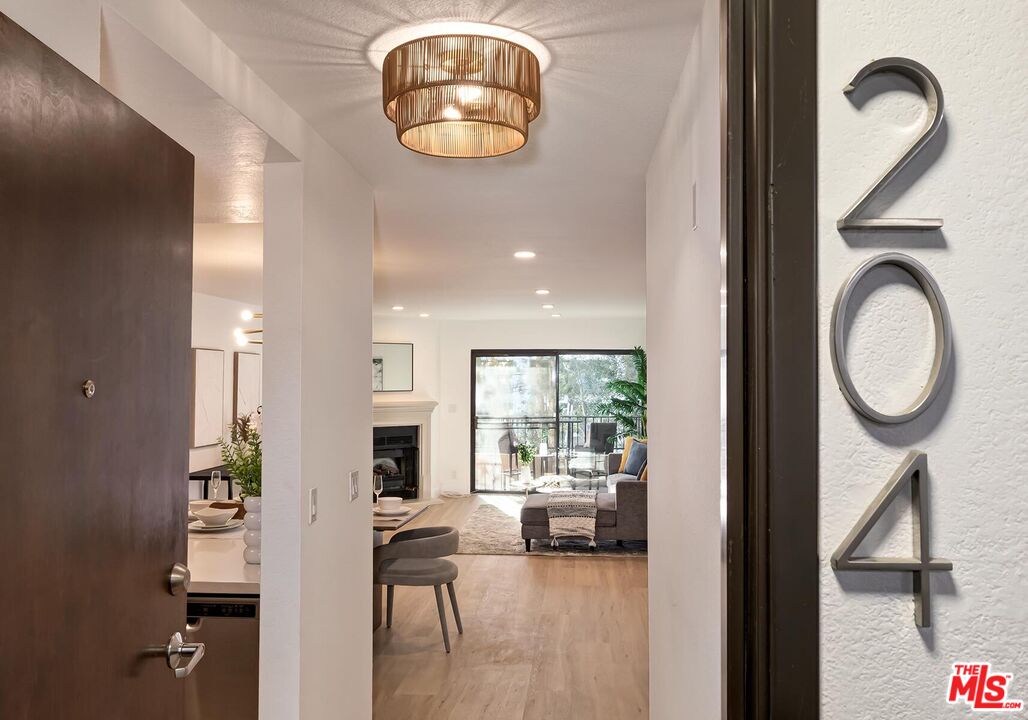 Los Angeles, California, 90025, United States, 2 Bedrooms Bedrooms, ,2 BathroomsBathrooms,Residential,For Sale,2003493