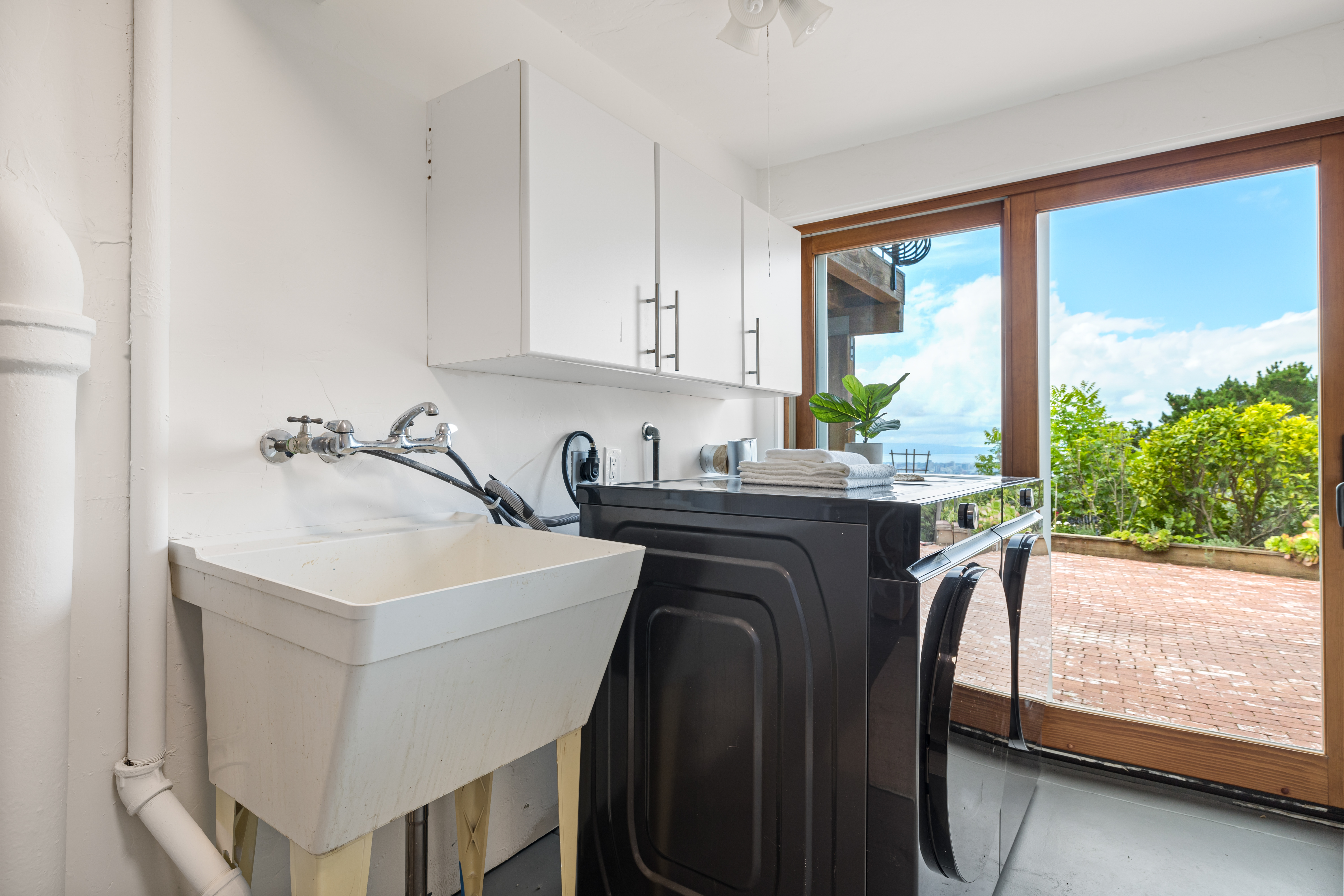  A Mediterranean Retreat Above the Bay - 物件實景