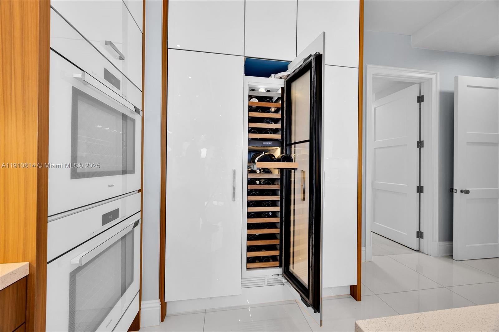 Coral Gables, Florida, 33133, United States, 3 Bedrooms Bedrooms, ,4 BathroomsBathrooms,Residential,For Sale,1989420