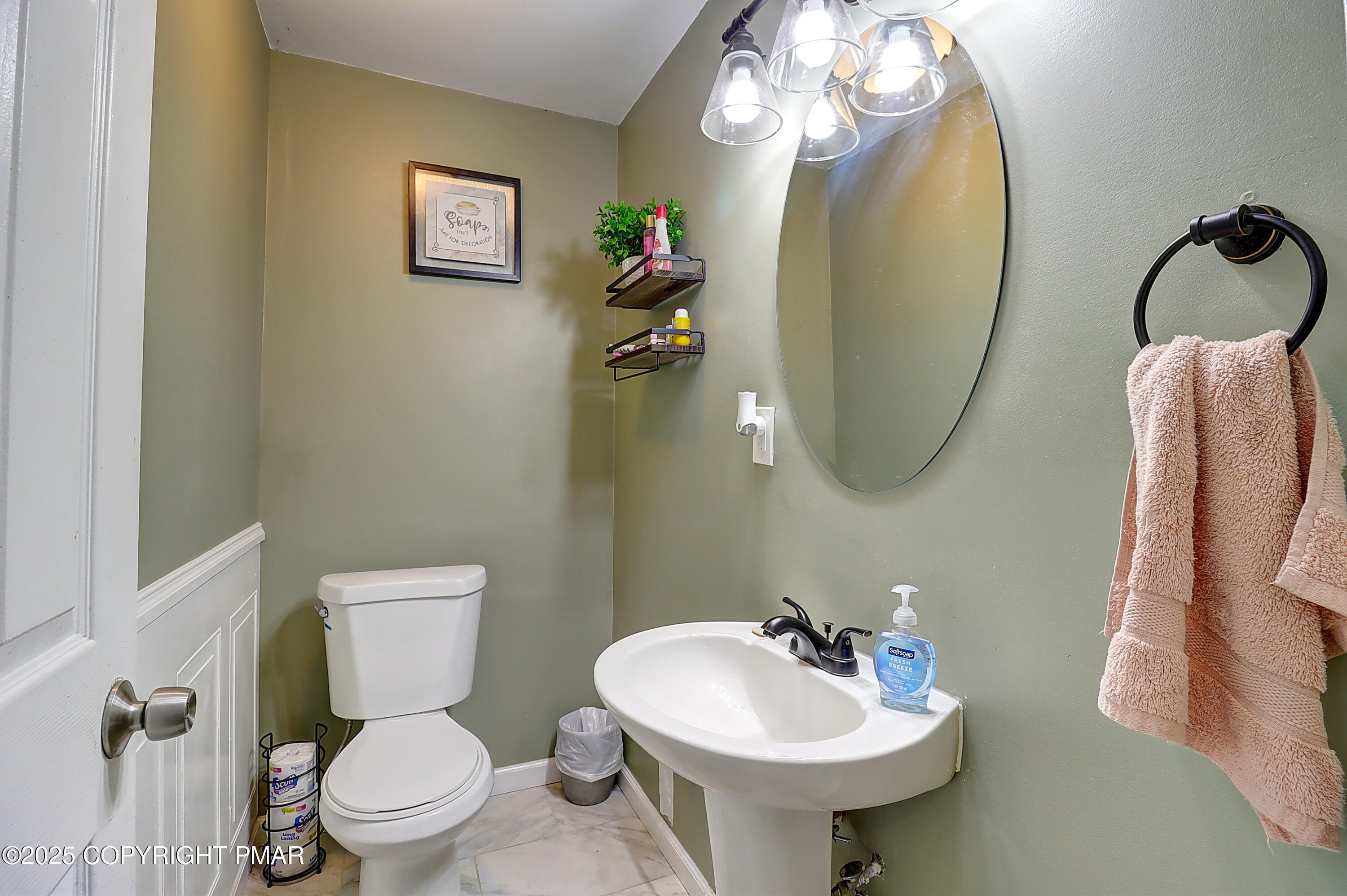 Blakeslee, Pennsylvania, 18610, United States, 4 Bedrooms Bedrooms, ,4 BathroomsBathrooms,Residential,For Sale,1982561