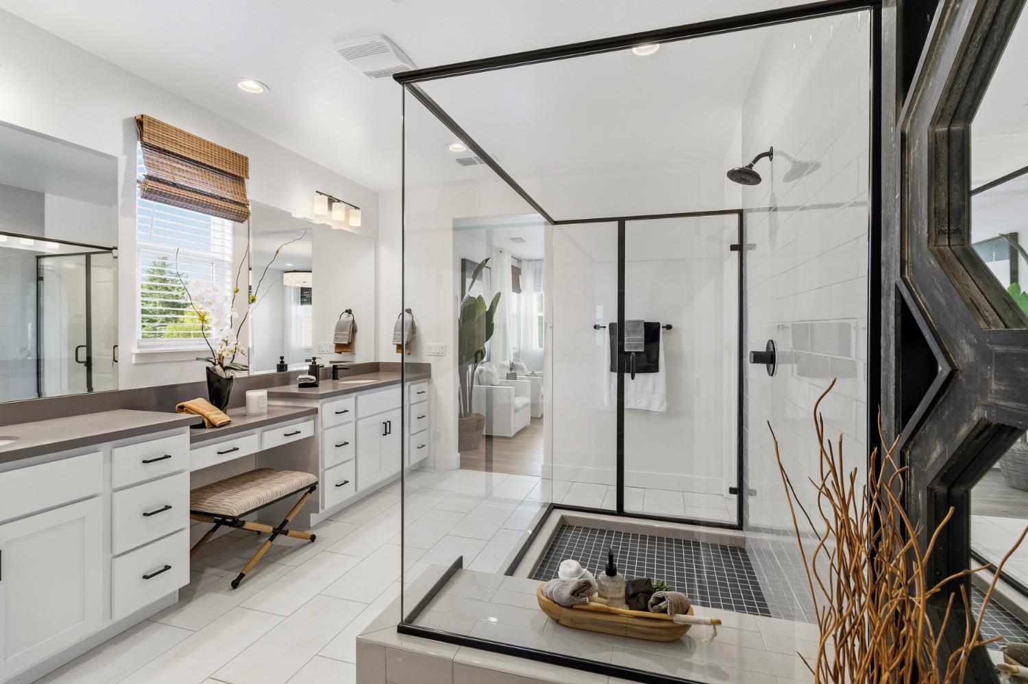 Sacramento, California, 95818, United States, 3 Bedrooms Bedrooms, ,3 BathroomsBathrooms,Residential,For Sale,1993091