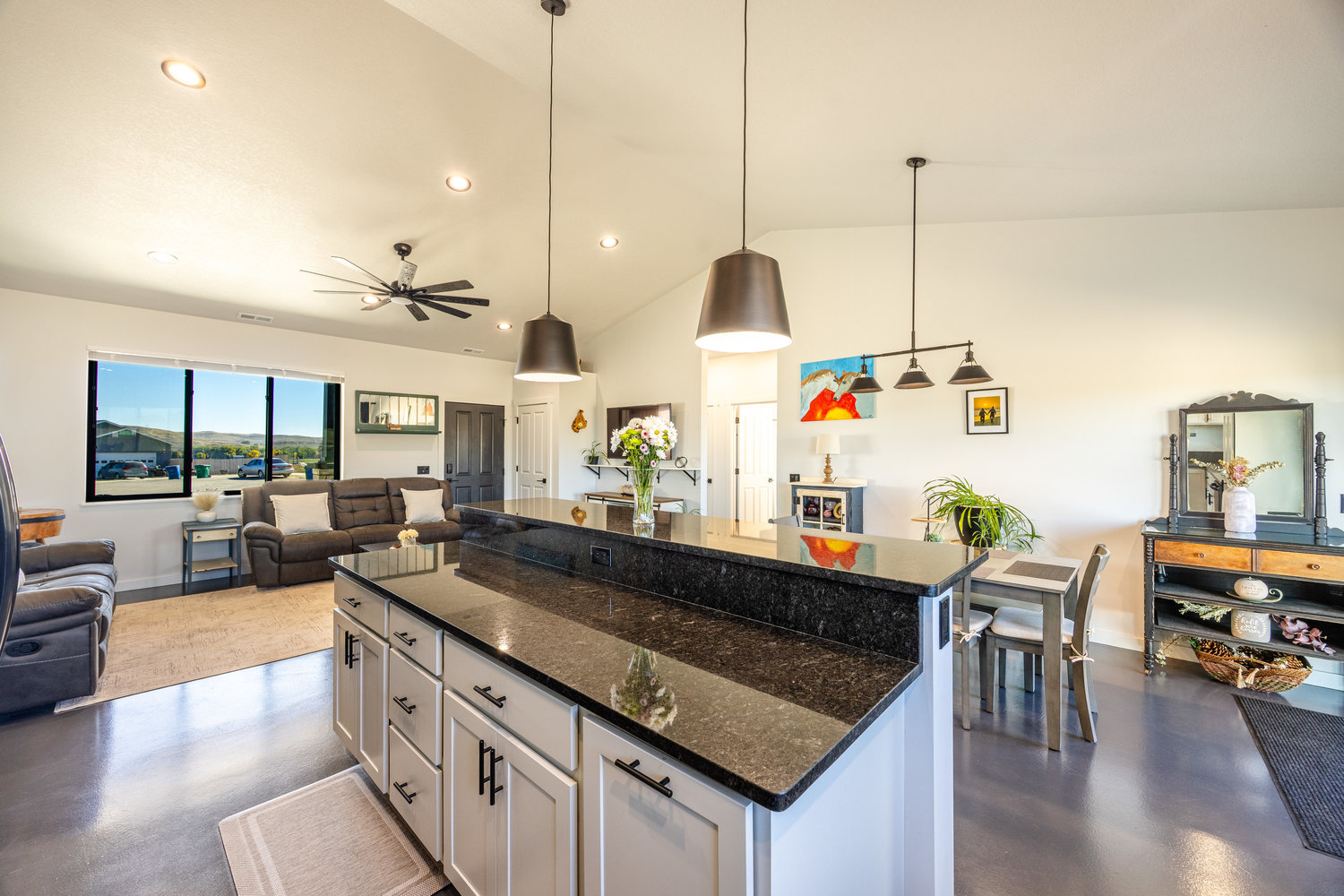 Sheridan, Wyoming, 82801, United States, 3 Bedrooms Bedrooms, ,2 BathroomsBathrooms,Residential,For Sale,1983795