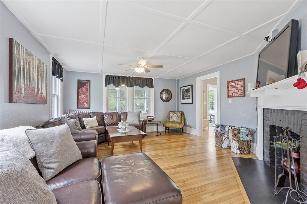 Lunenburg, Massachusetts, 01462, United States, 4 Bedrooms Bedrooms, ,2 BathroomsBathrooms,Residential,For Sale,1876161