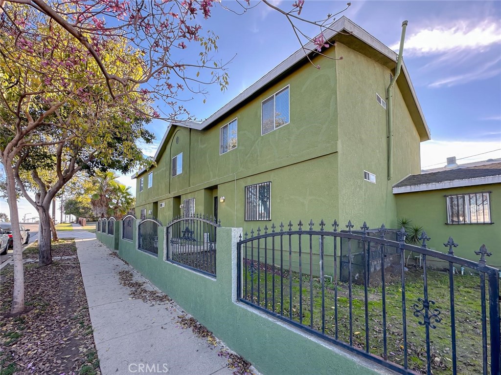 Los Angeles, California, 90061, United States, 14 Bedrooms Bedrooms, ,8 BathroomsBathrooms,Residential,For Sale,1855193