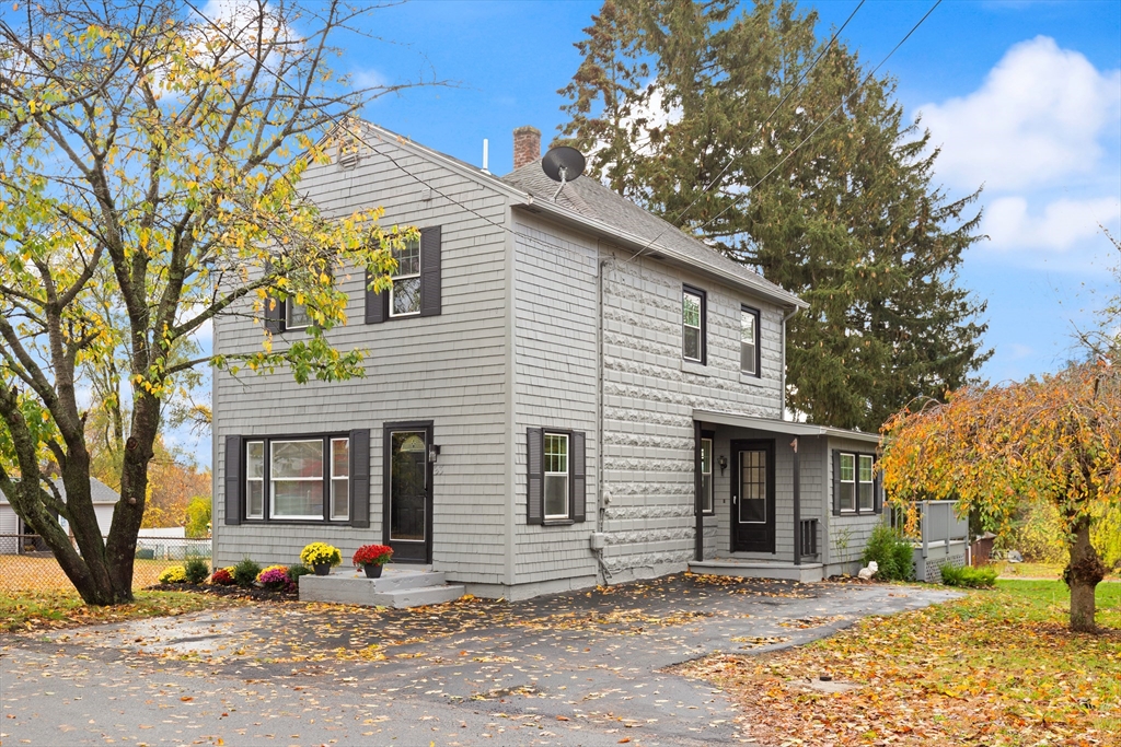 Methuen, Massachusetts, 01844, United States, 3 Bedrooms Bedrooms, ,2 BathroomsBathrooms,Residential,For Sale,1986307