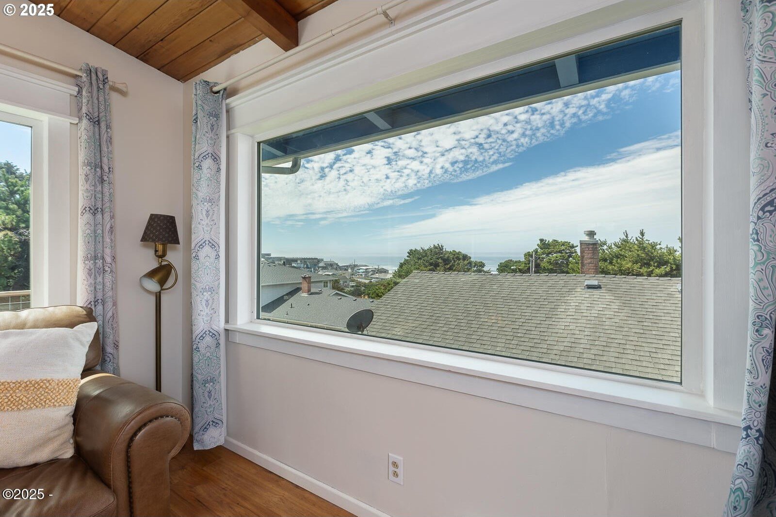 Lincoln City, Oregon, 97367, United States, 3 Bedrooms Bedrooms, ,2 BathroomsBathrooms,Residential,For Sale,1927014