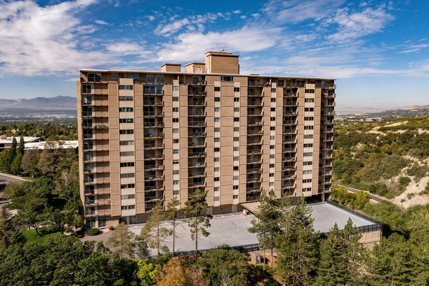  Spacious Canyon Crest Condo with Sweeping Valley Views - 物件實景