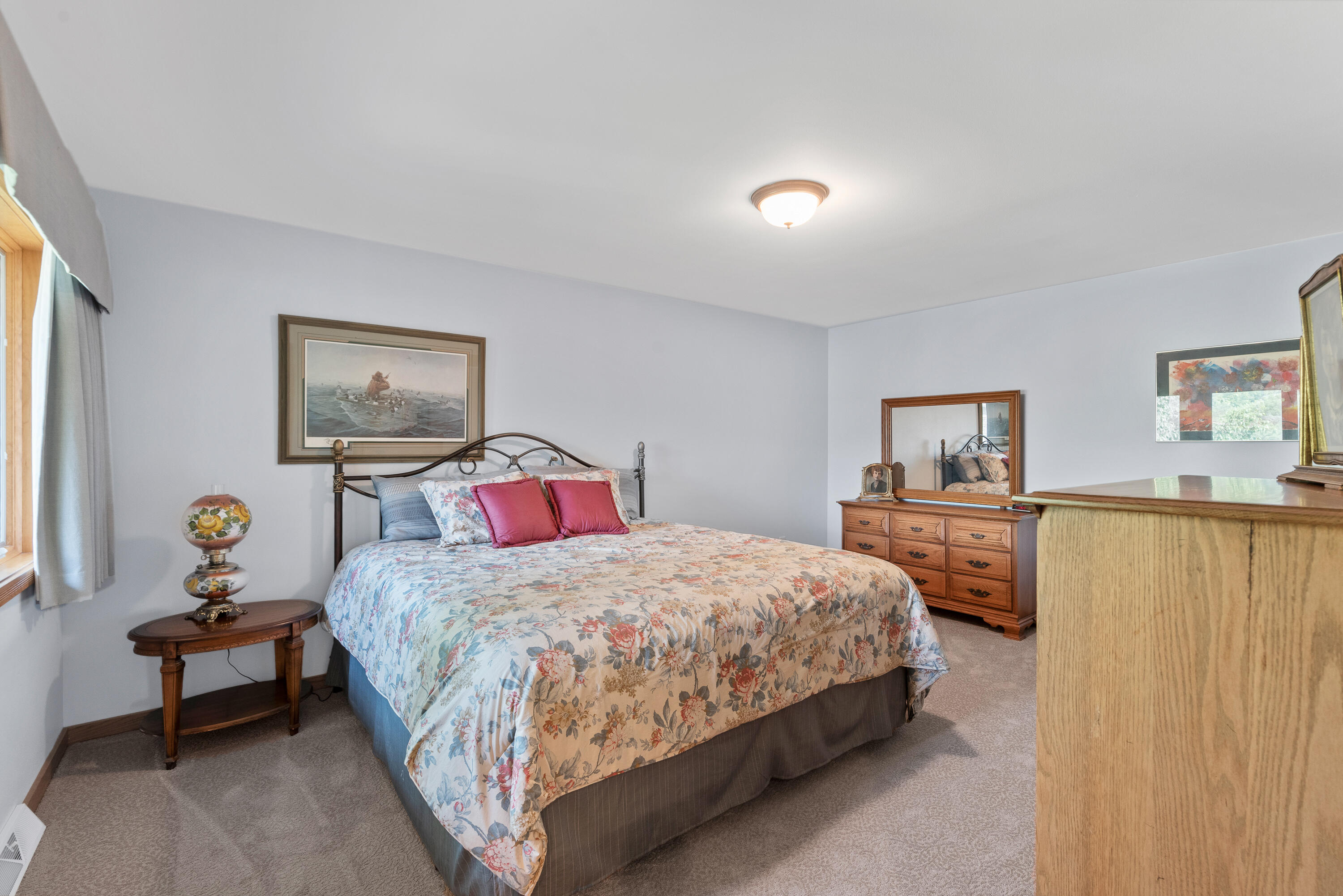 Hartland, Wisconsin, 53029, United States, 4 Bedrooms Bedrooms, ,5 BathroomsBathrooms,Residential,For Sale,1907697