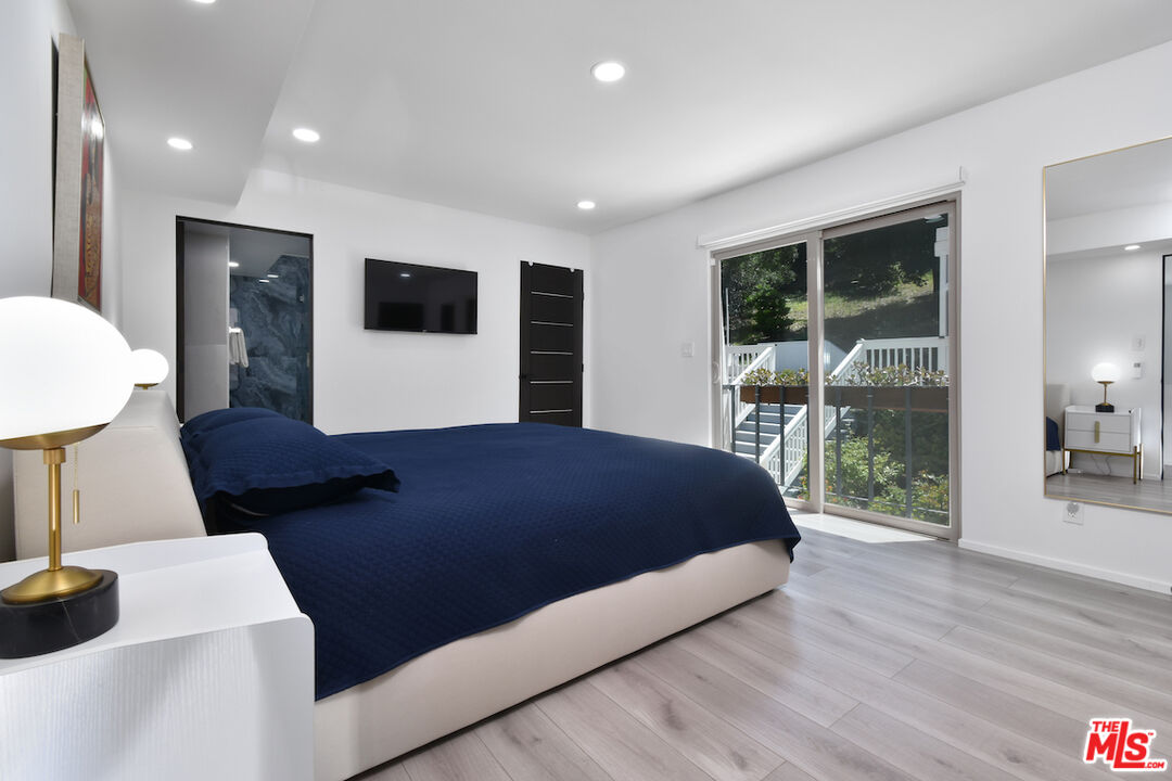 Sherman Oaks, California, 91403, United States, 4 Bedrooms Bedrooms, ,4 BathroomsBathrooms,Residential,For Sale,1794454