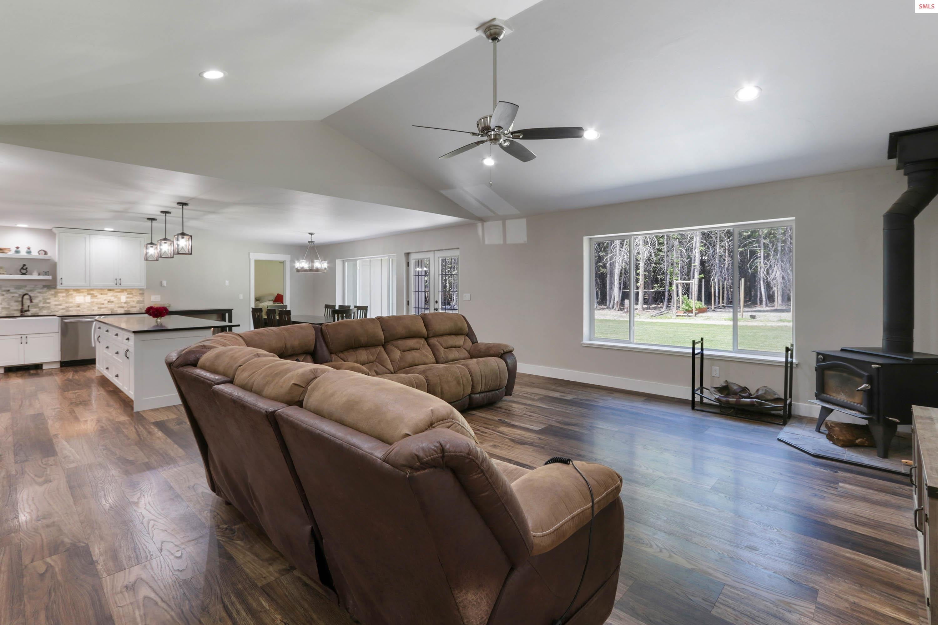 Priest River, Idaho, 83856, United States, 4 Bedrooms Bedrooms, ,Residential,For Sale,2025404