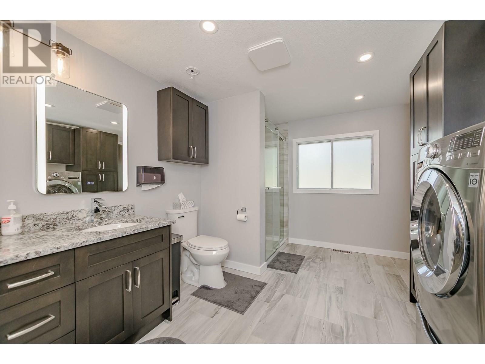 SICAMOUS, British Columbia, V0E 2V1, CA, 3 Bedrooms Bedrooms, ,3 BathroomsBathrooms,Residential,For Sale,1837122