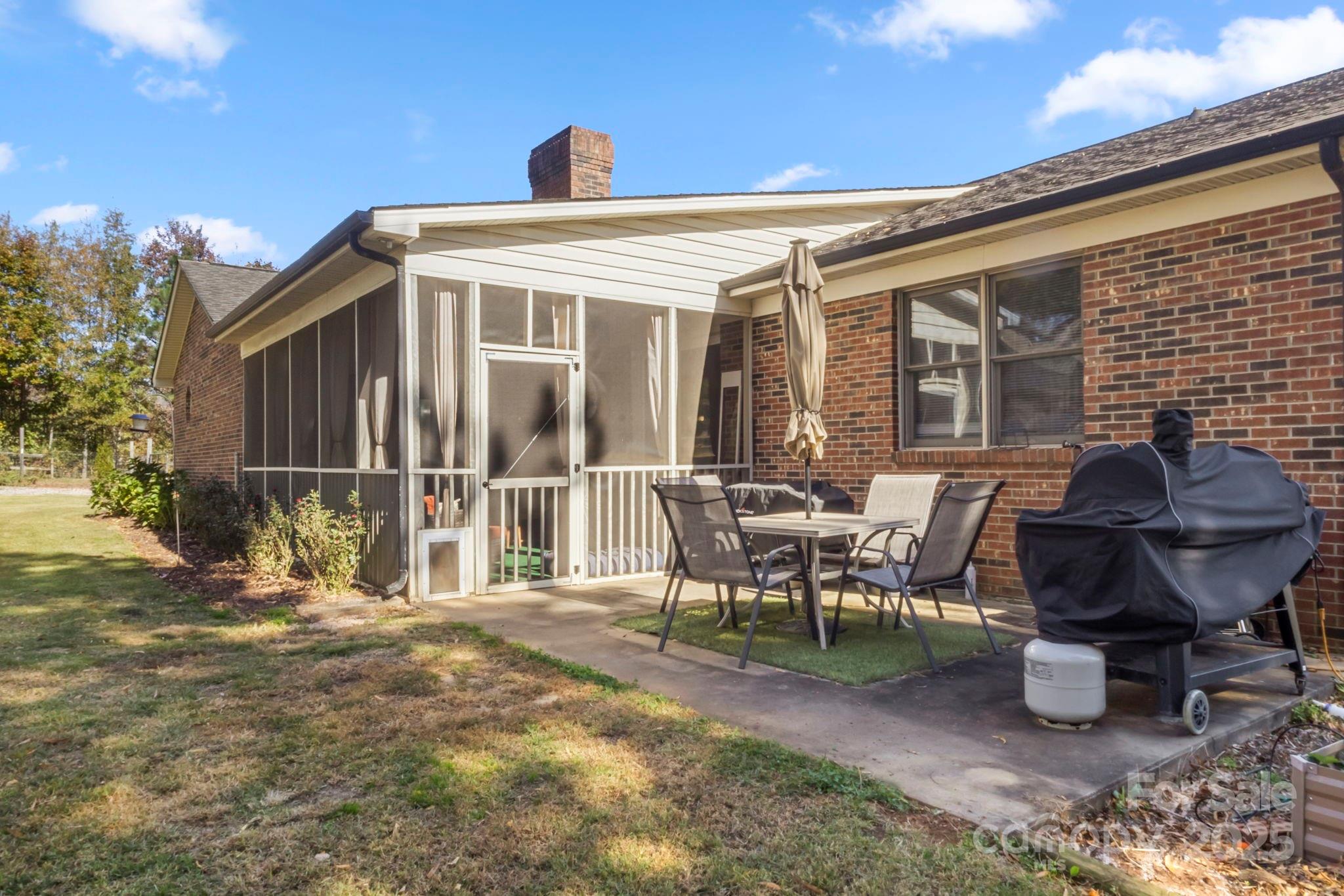 Lincolnton, North Carolina, 28092, United States, 4 Bedrooms Bedrooms, ,3 BathroomsBathrooms,Residential,For Sale,1989140