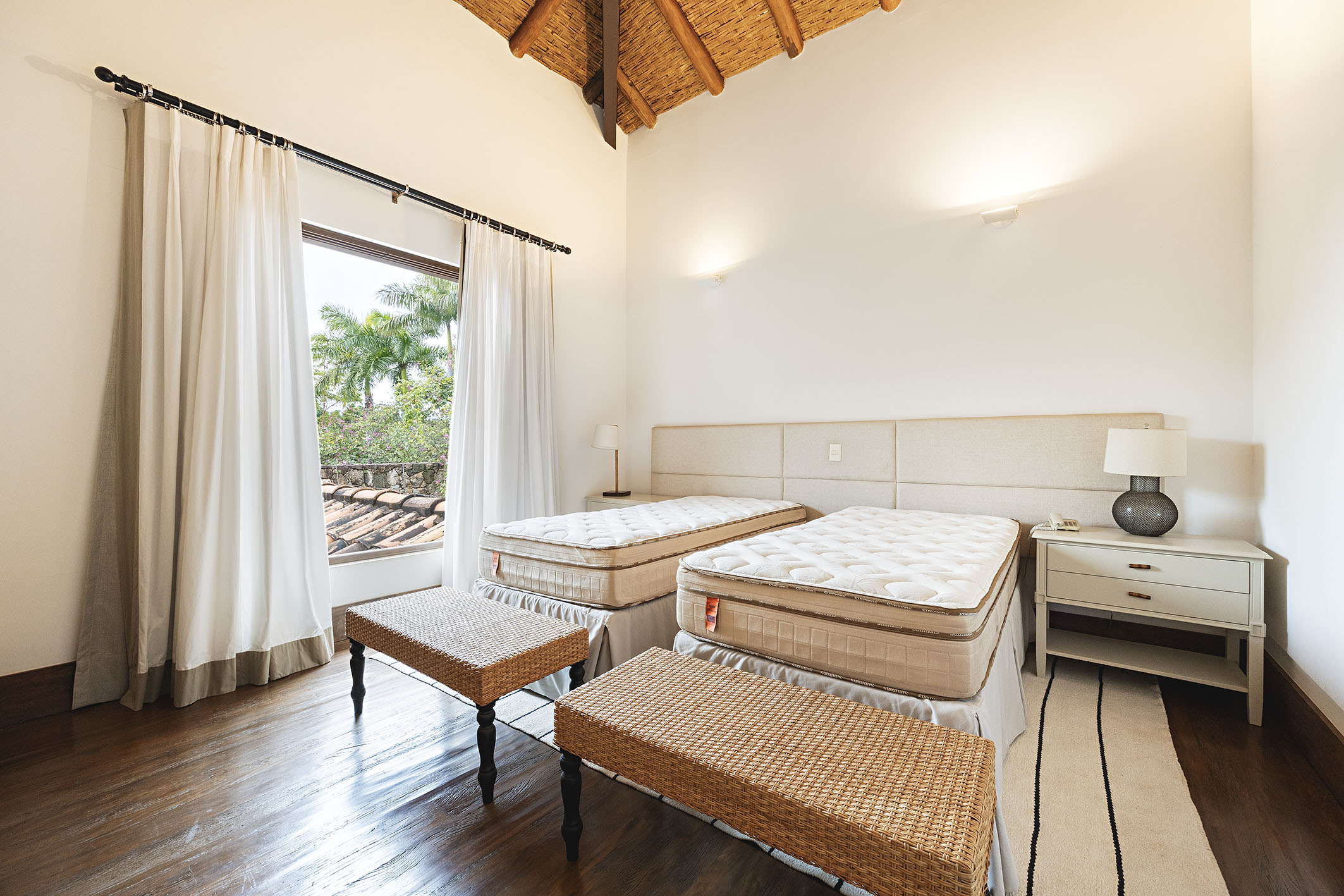  Farmhouse-Style Residence with Permanent Views of the Golf Course - 物件實景