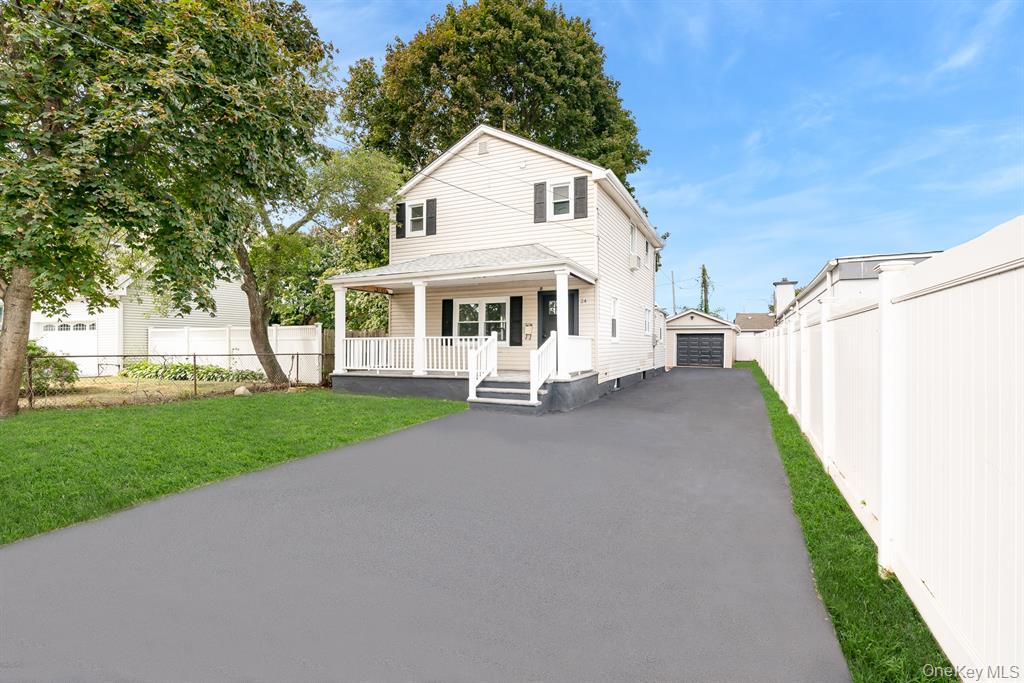 West Babylon, New York, 1704, United States, 3 Bedrooms Bedrooms, ,2 BathroomsBathrooms,Residential,For Sale,1950805