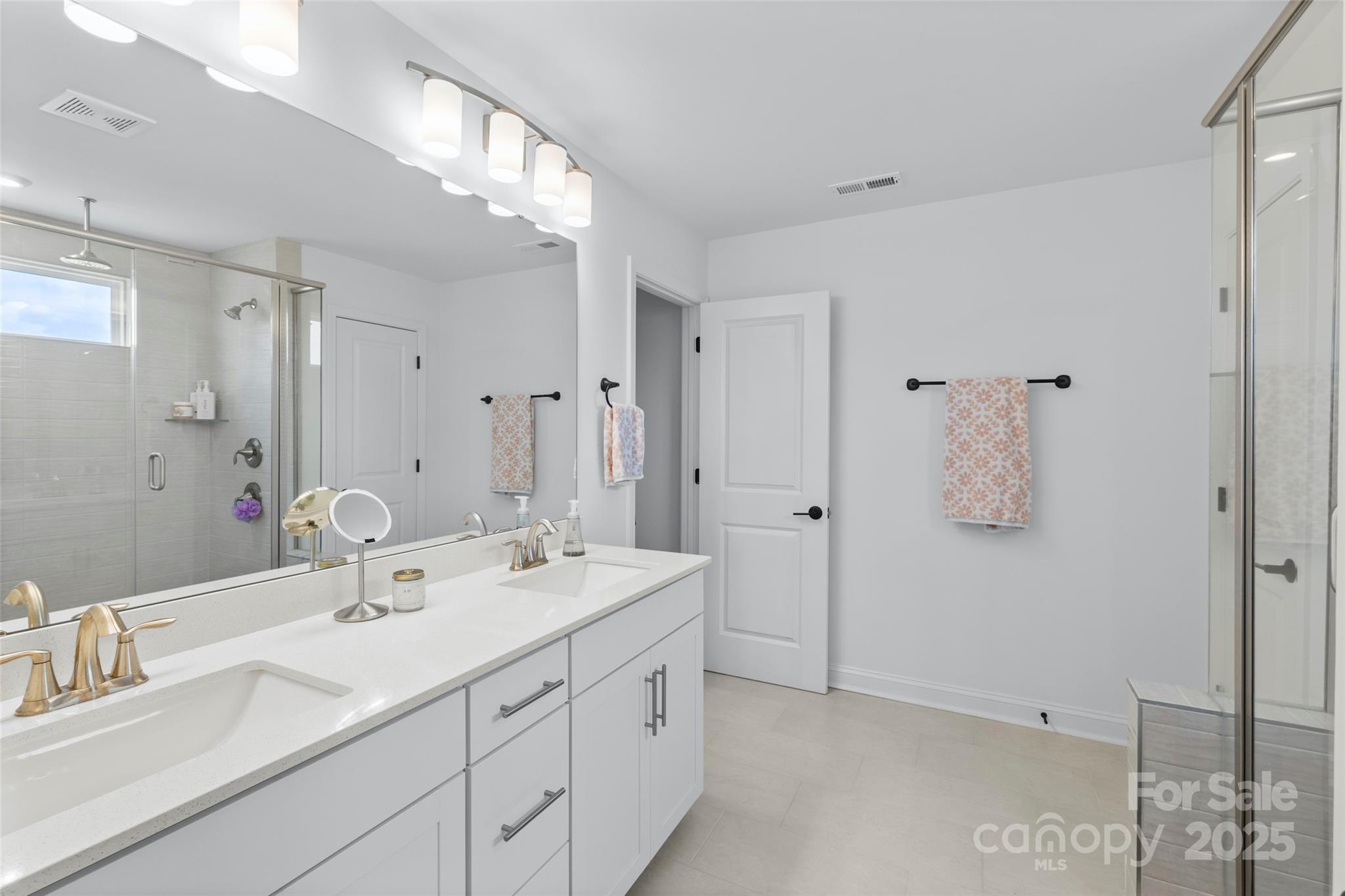 Charlotte, North Carolina, 28278, United States, 5 Bedrooms Bedrooms, ,5 BathroomsBathrooms,Residential,For Sale,1866050