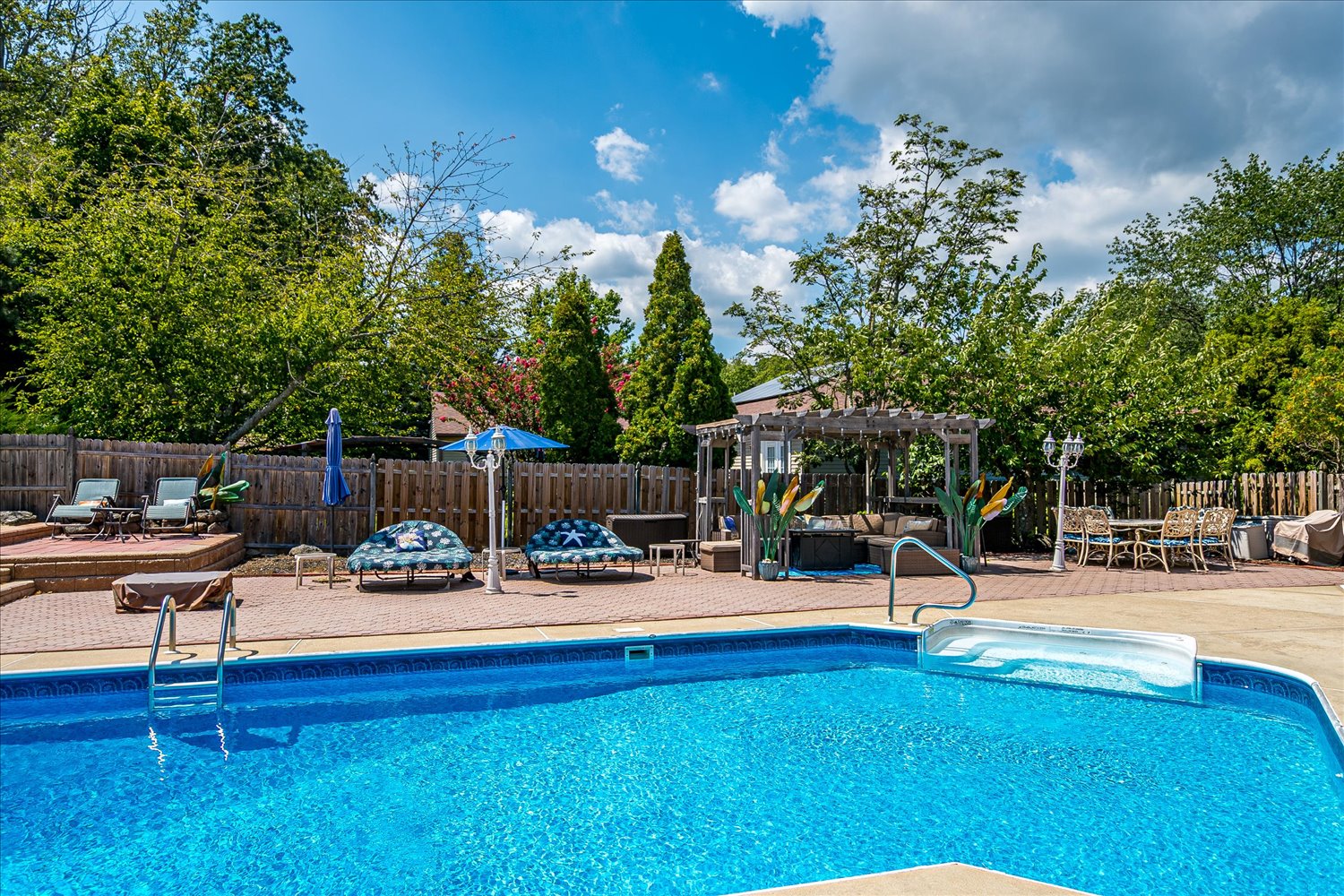 Eatontown, New Jersey, 07724, United States, 9 Bedrooms Bedrooms, ,4 BathroomsBathrooms,Residential,For Sale,1910757