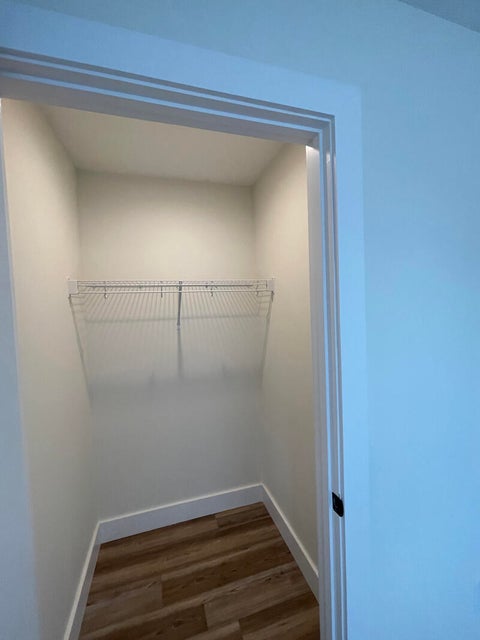 Russell Springs, Kentucky, 42642, United States, 12 Bedrooms Bedrooms, ,9 BathroomsBathrooms,Residential,For Sale,1975728