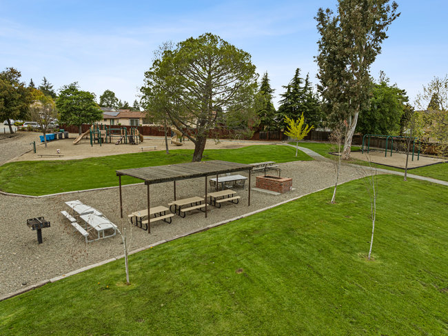 Hollister, California, 95023, United States, 3 Bedrooms Bedrooms, ,2 BathroomsBathrooms,Residential,For Sale,1882231