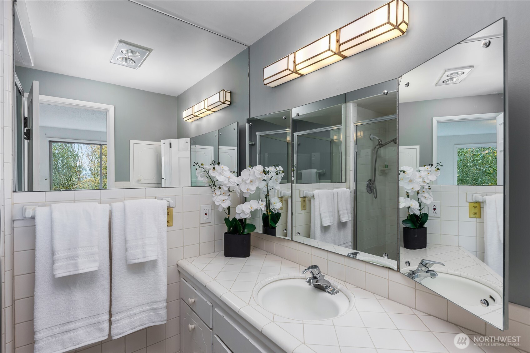 Bellevue, Washington, 98008, United States, 5 Bedrooms Bedrooms, ,2 BathroomsBathrooms,Residential,For Sale,2003304