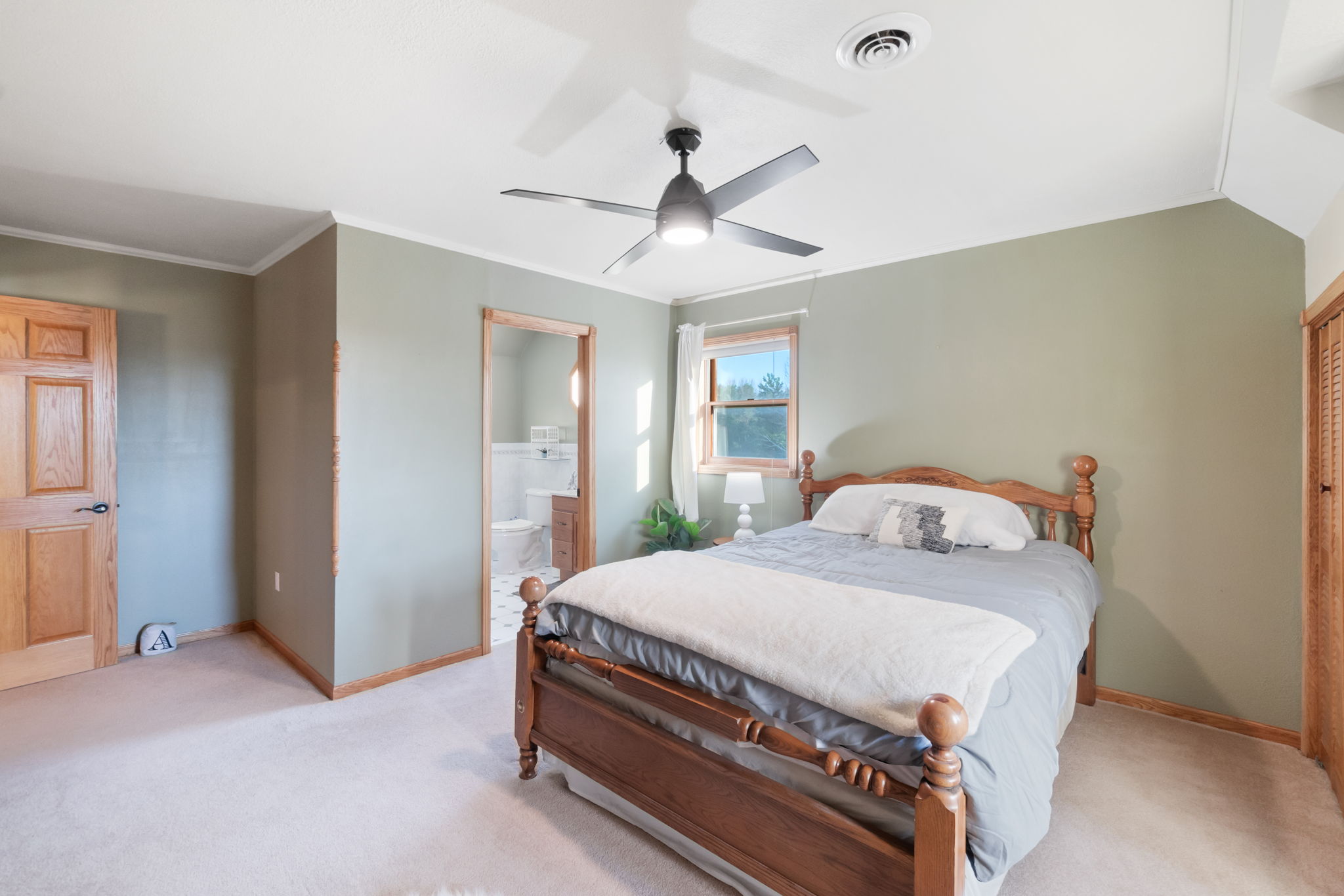 Mitchell, Iowa, 50461, United States, 4 Bedrooms Bedrooms, ,4 BathroomsBathrooms,Residential,For Sale,1923505