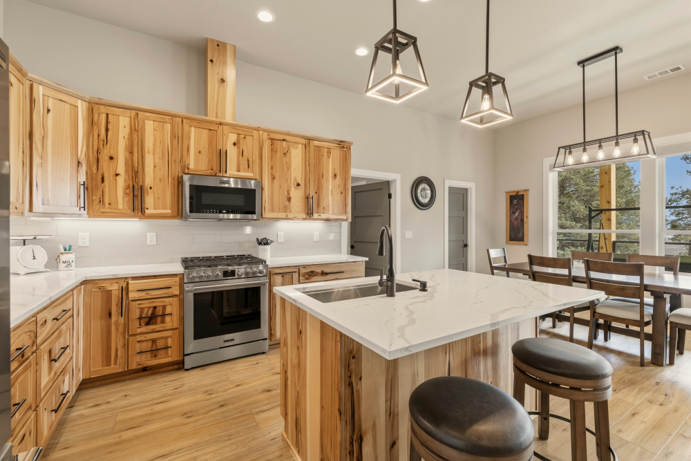 KLAMATH FALLS, Oregon, 97601, United States, 4 Bedrooms Bedrooms, ,3 BathroomsBathrooms,Residential,For Sale,2044065