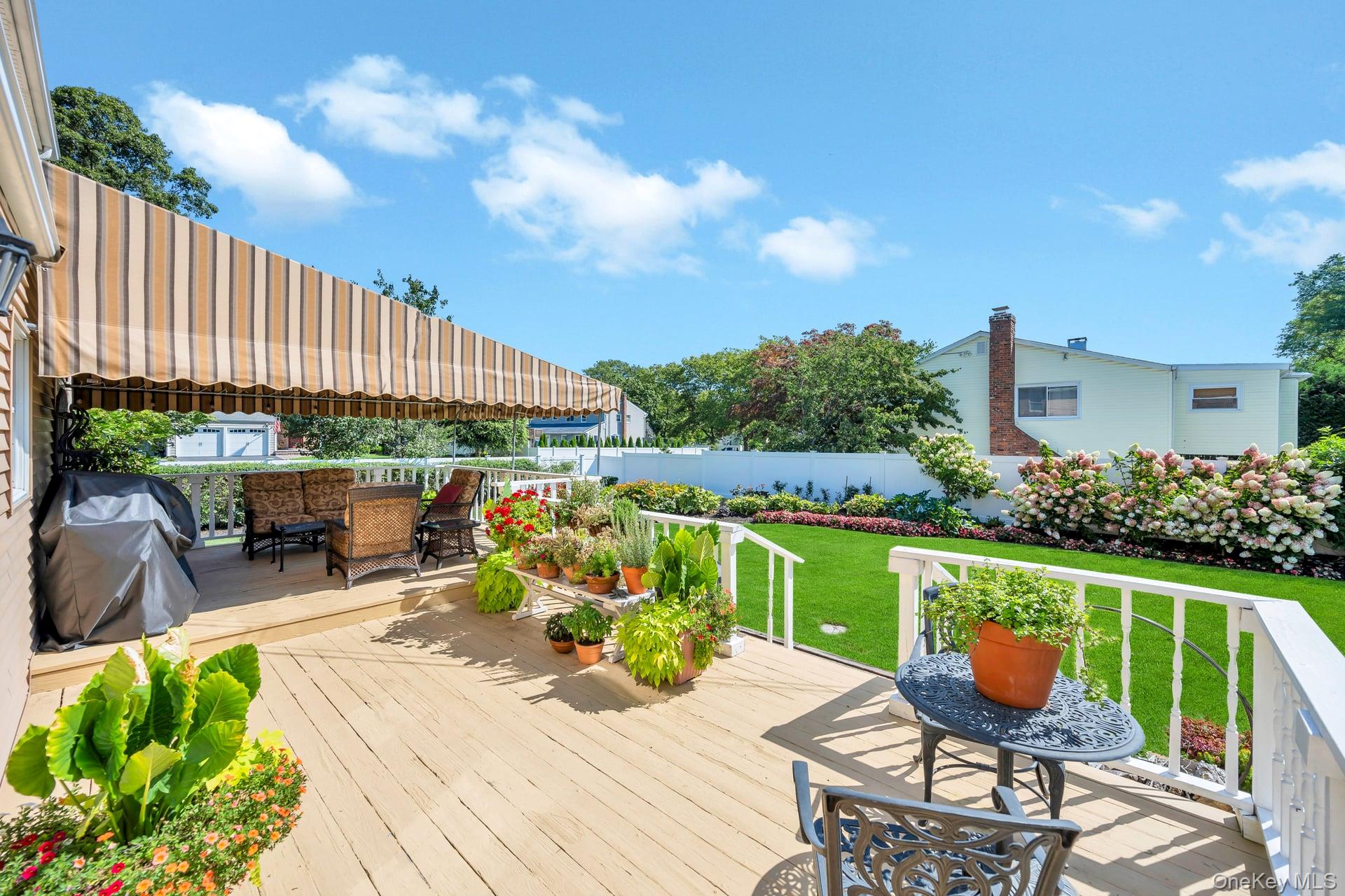 Hauppauge, New York, 11788, United States, 4 Bedrooms Bedrooms, ,3 BathroomsBathrooms,Residential,For Sale,1926093