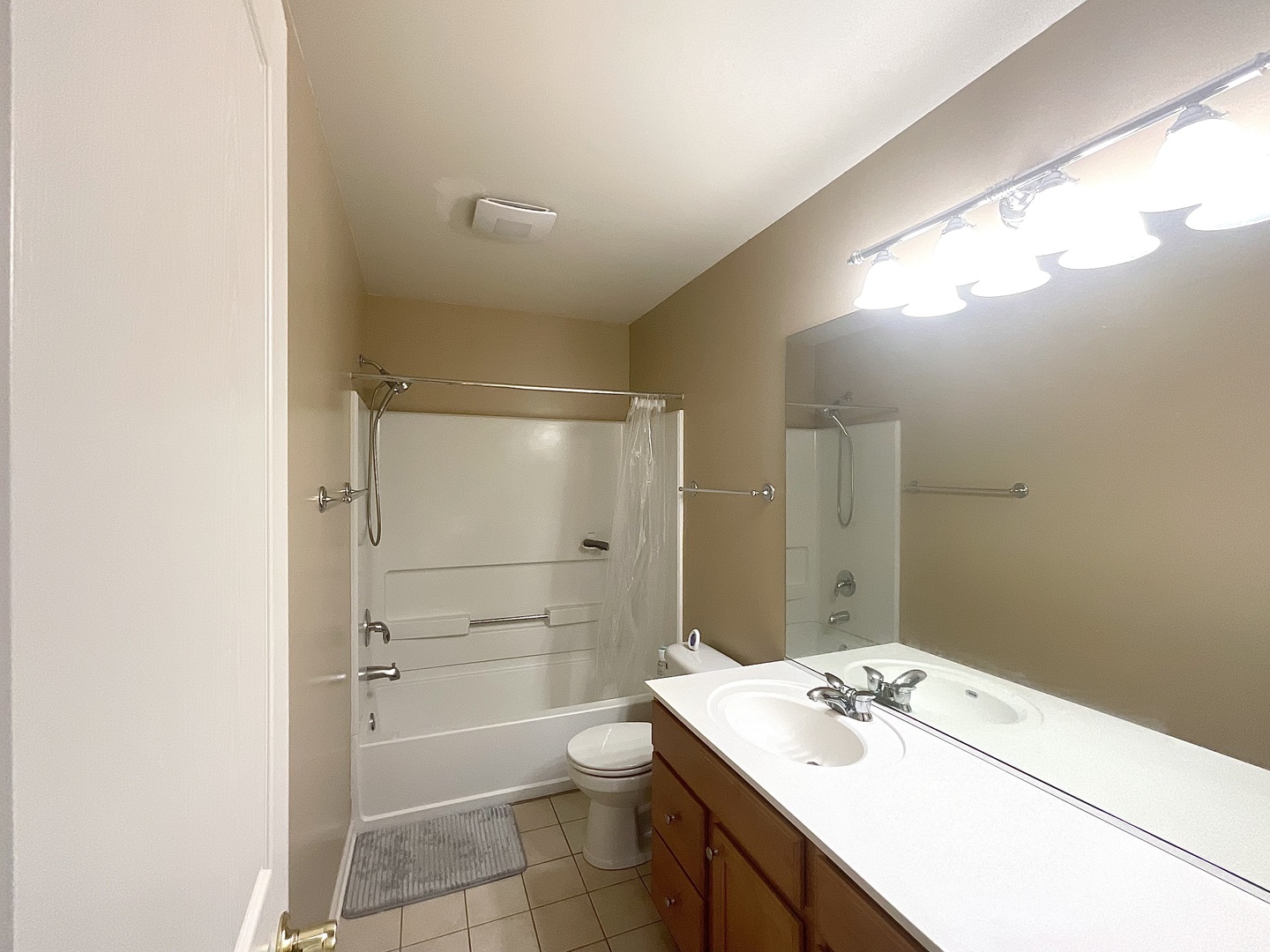 Bolingbrook, Illinois, 60490, United States, 4 Bedrooms Bedrooms, ,3 BathroomsBathrooms,Residential,For Sale,1958387