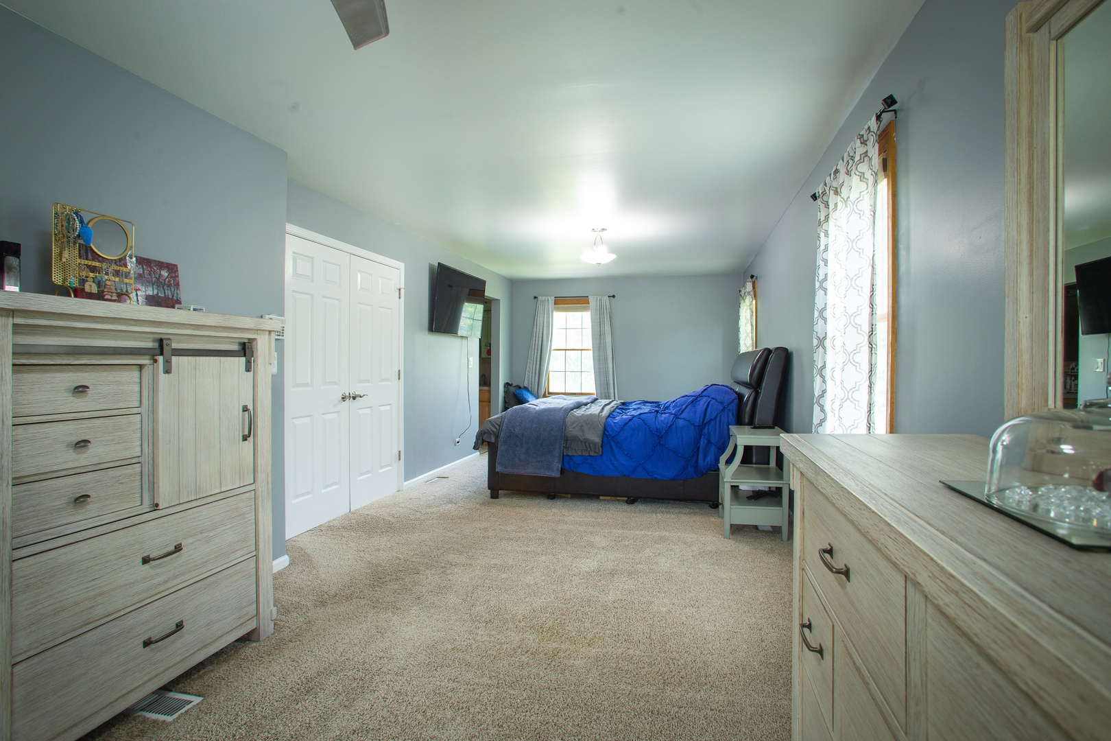 Barrington, Illinois, 60010, United States, 4 Bedrooms Bedrooms, ,3 BathroomsBathrooms,Residential,For Sale,1989548