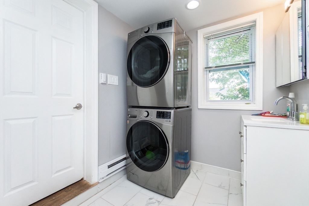 Revere, Massachusetts, 02151, United States, 3 Bedrooms Bedrooms, ,2 BathroomsBathrooms,Residential,For Sale,1942979