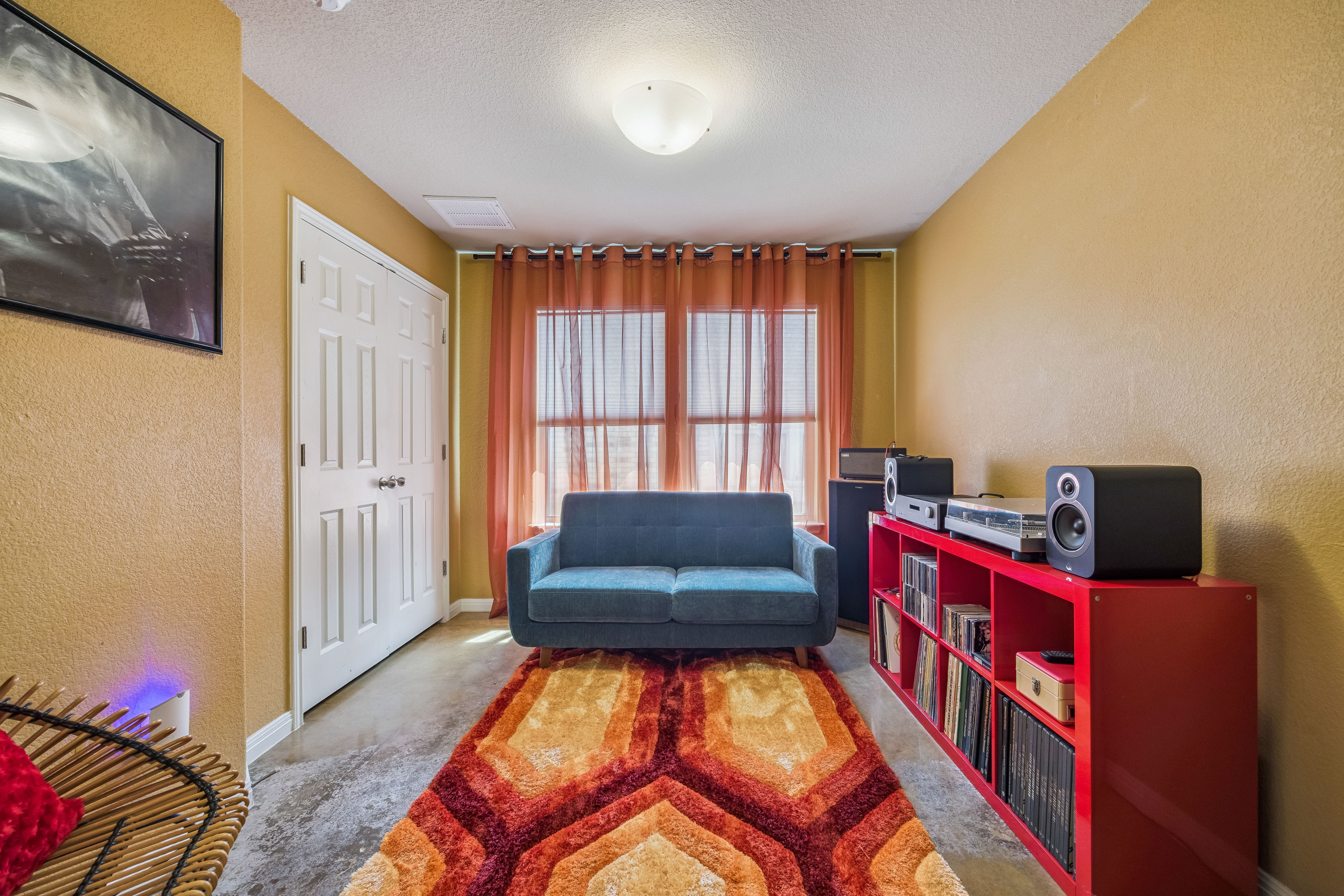  Single-Story Retreat Backing to Greenbelt in Knollwood on the Colorado River - 物件實景
