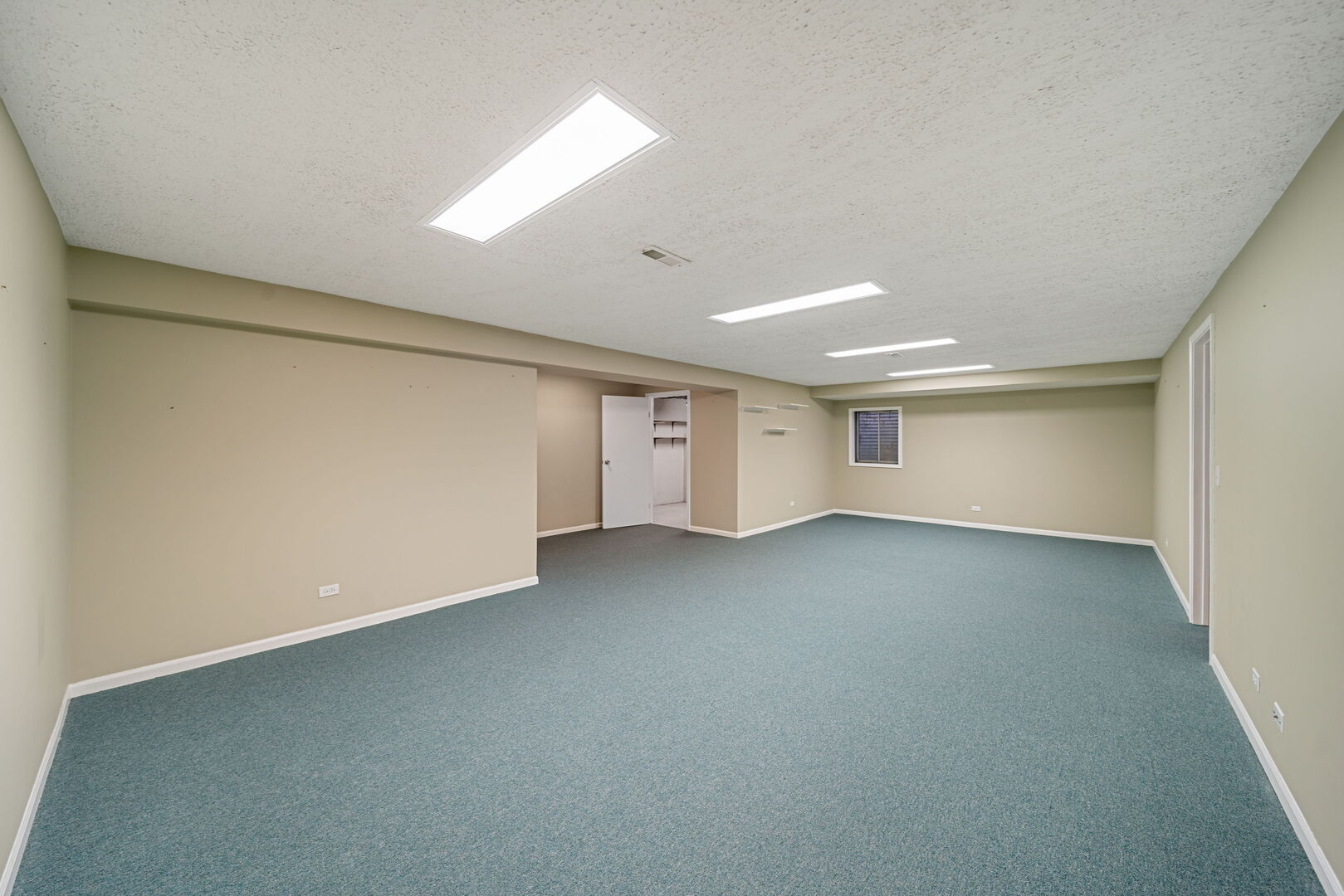 Palatine, Illinois, 60074, United States, 3 Bedrooms Bedrooms, ,3 BathroomsBathrooms,Residential,For Sale,1988286