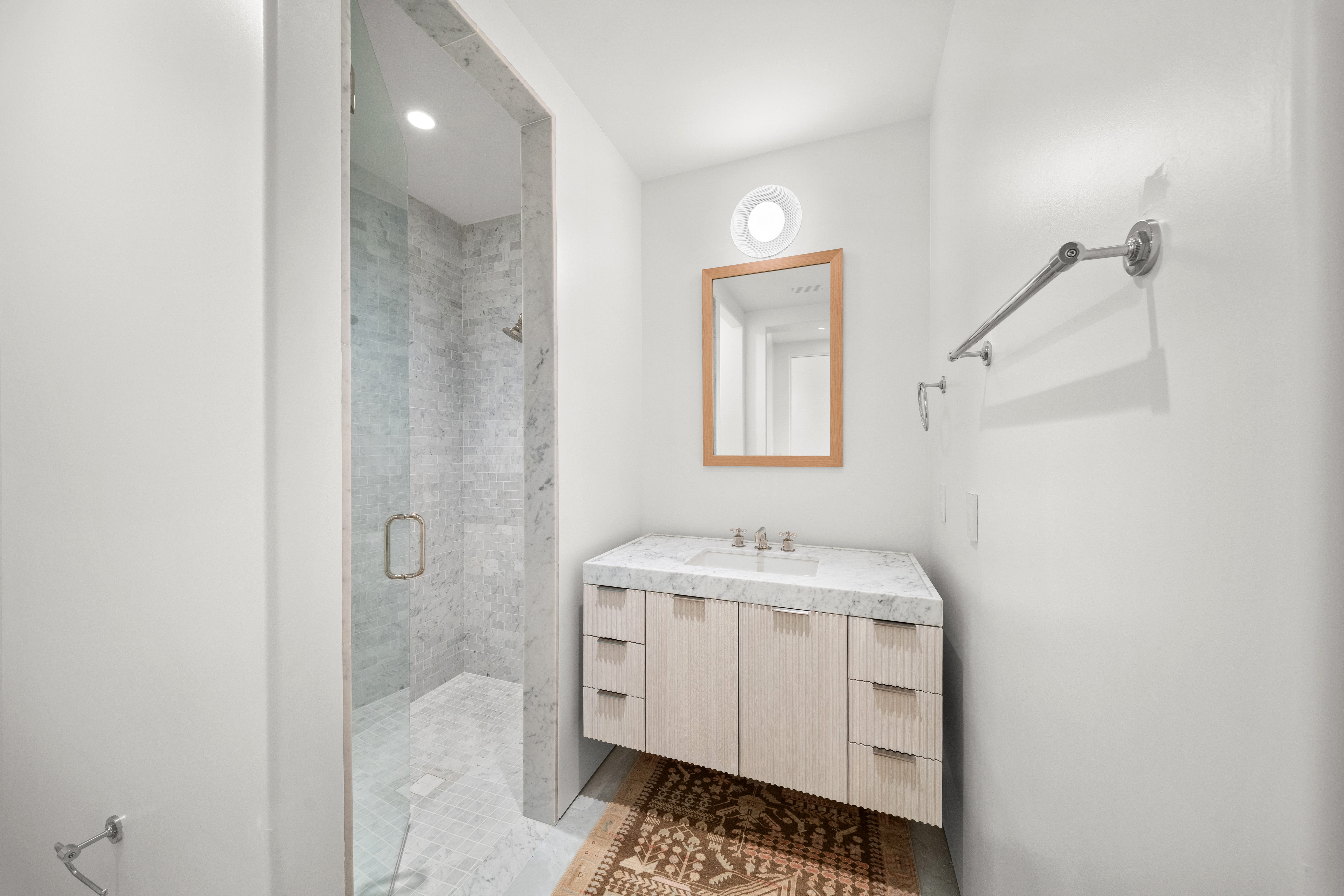  Architectural Gem With Pool And Carriage House - 物件實景