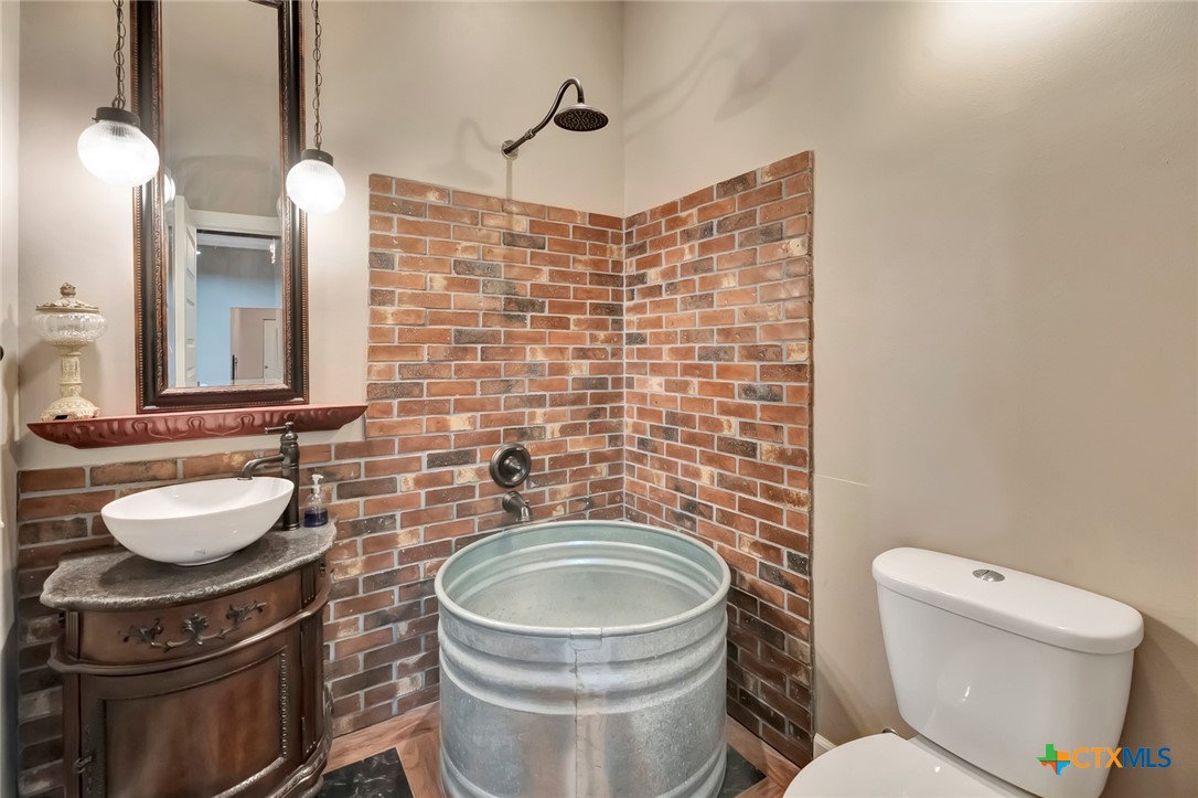 Victoria, Texas, 77904, United States, 3 Bedrooms Bedrooms, ,3 BathroomsBathrooms,Residential,For Sale,1942202