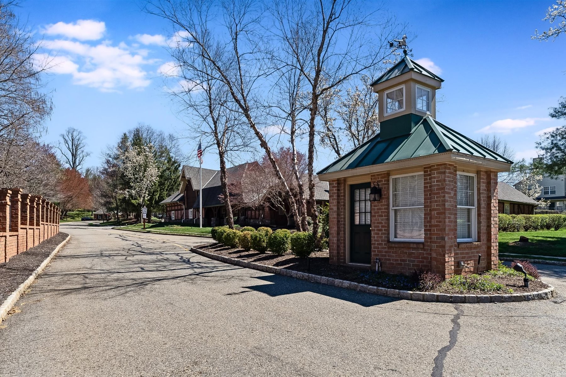  Luxury Townhome Offers Sophisticated Living and Privacy - 物件實景