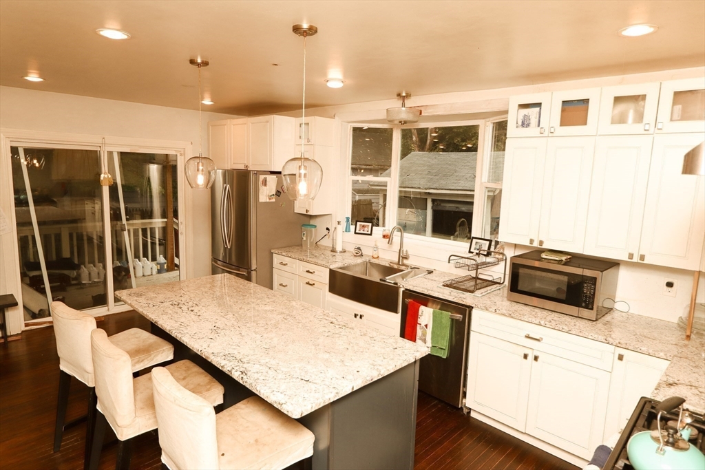 Brockton, Massachusetts, 02301, United States, 3 Bedrooms Bedrooms, ,2 BathroomsBathrooms,Residential,For Sale,1955678