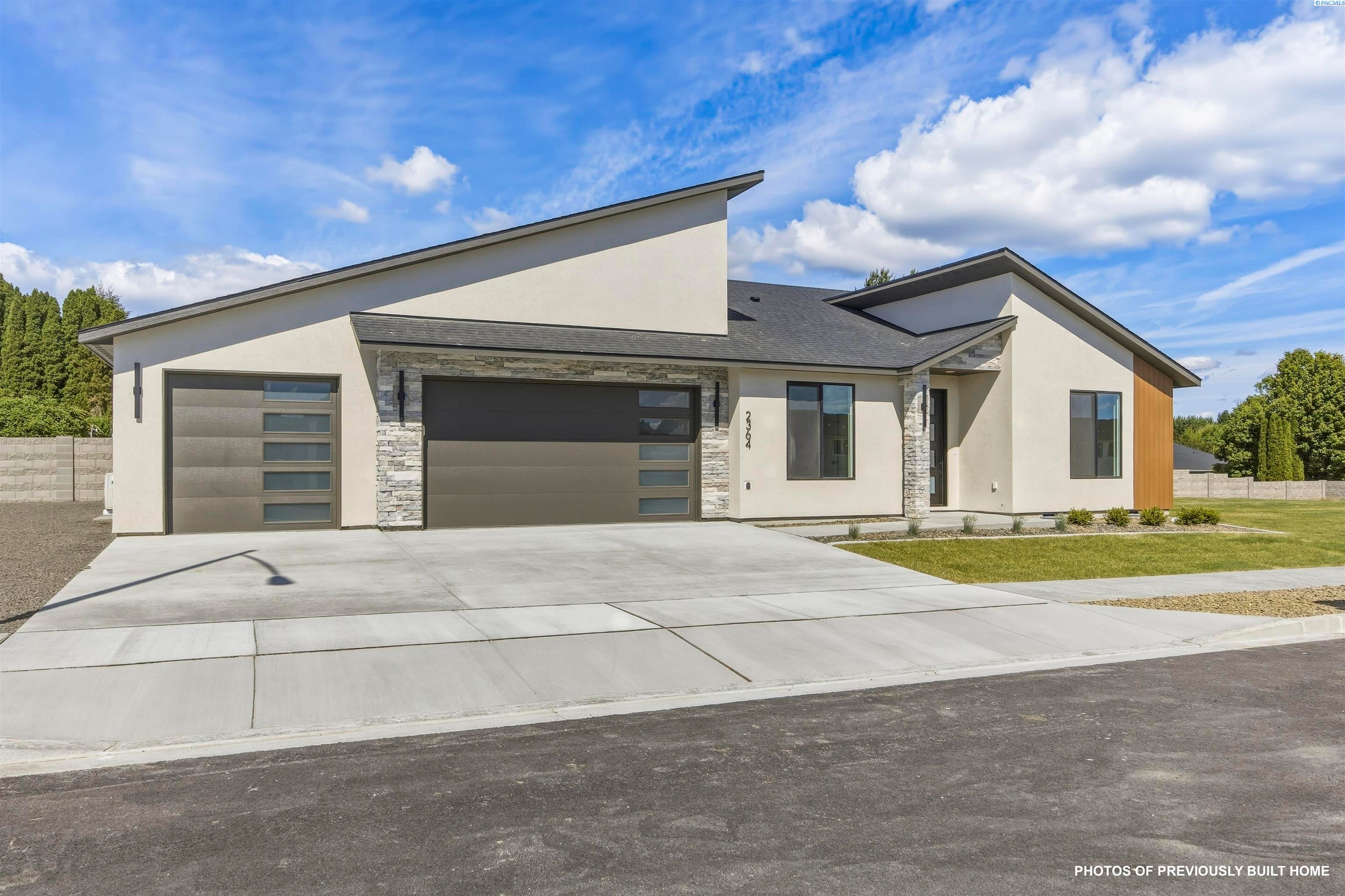 Richland, Washington, 99352, United States, 4 Bedrooms Bedrooms, ,3 BathroomsBathrooms,Residential,For Sale,2048116