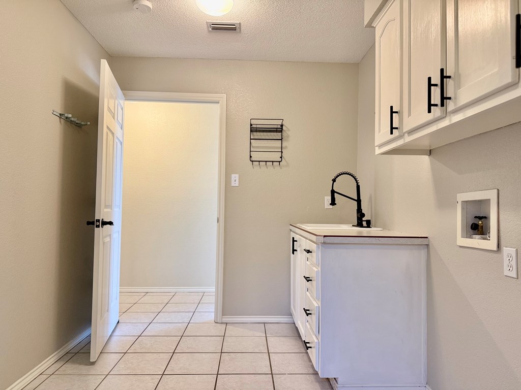 Midland, Texas, 79707, United States, 4 Bedrooms Bedrooms, ,3 BathroomsBathrooms,Residential,For Sale,1993878