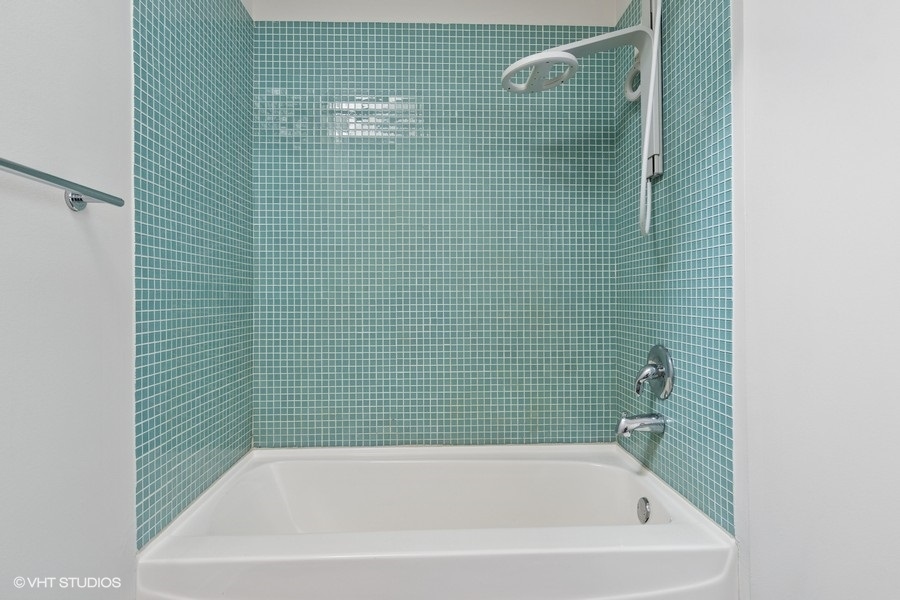 Chicago, Illinois, 60661, United States, 2 Bedrooms Bedrooms, ,2 BathroomsBathrooms,Residential,For Sale,1942571
