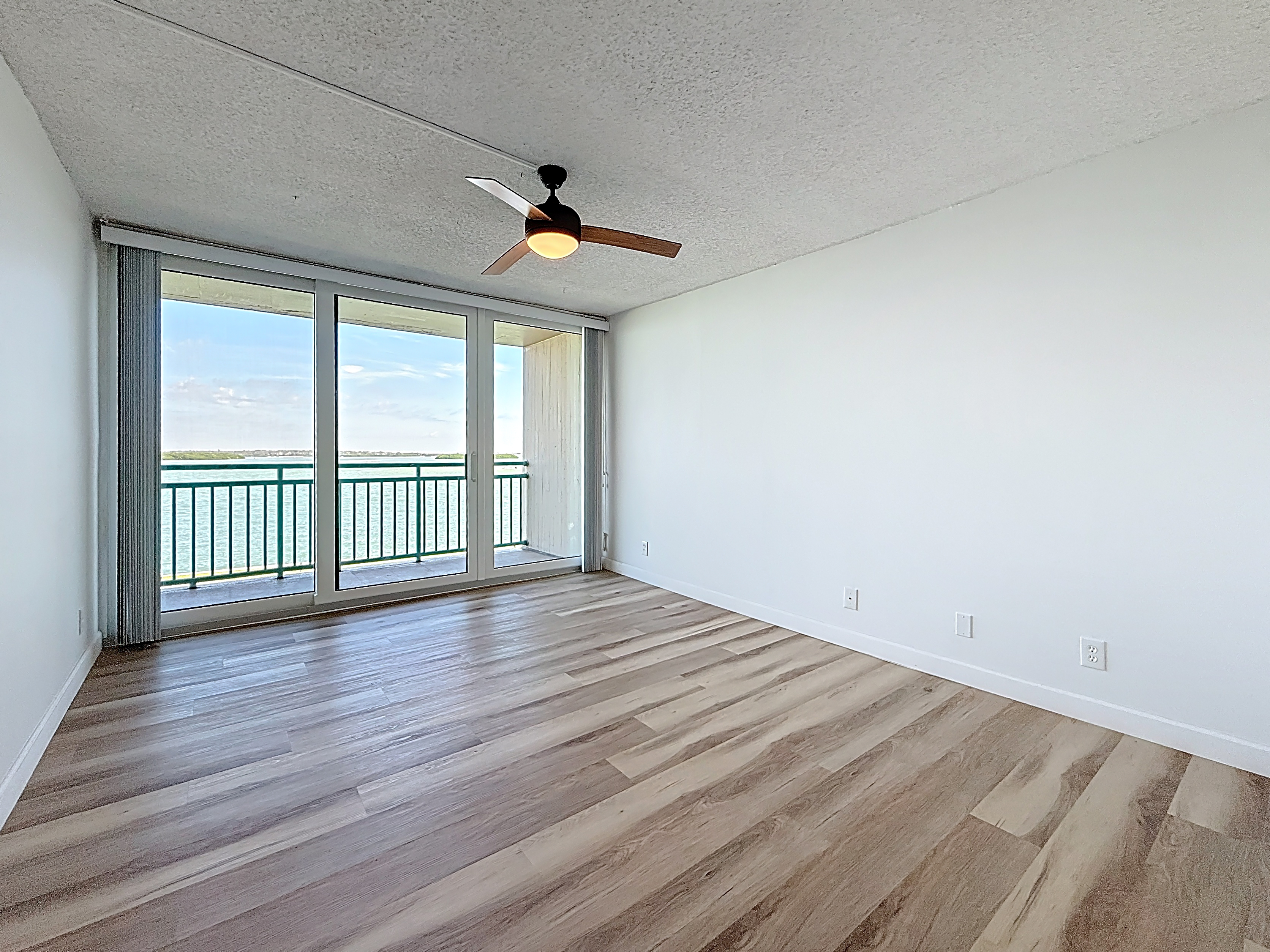 Treasure Island, Florida, 33706, United States, 3 Bedrooms Bedrooms, ,3 BathroomsBathrooms,Residential,For Sale,1983307