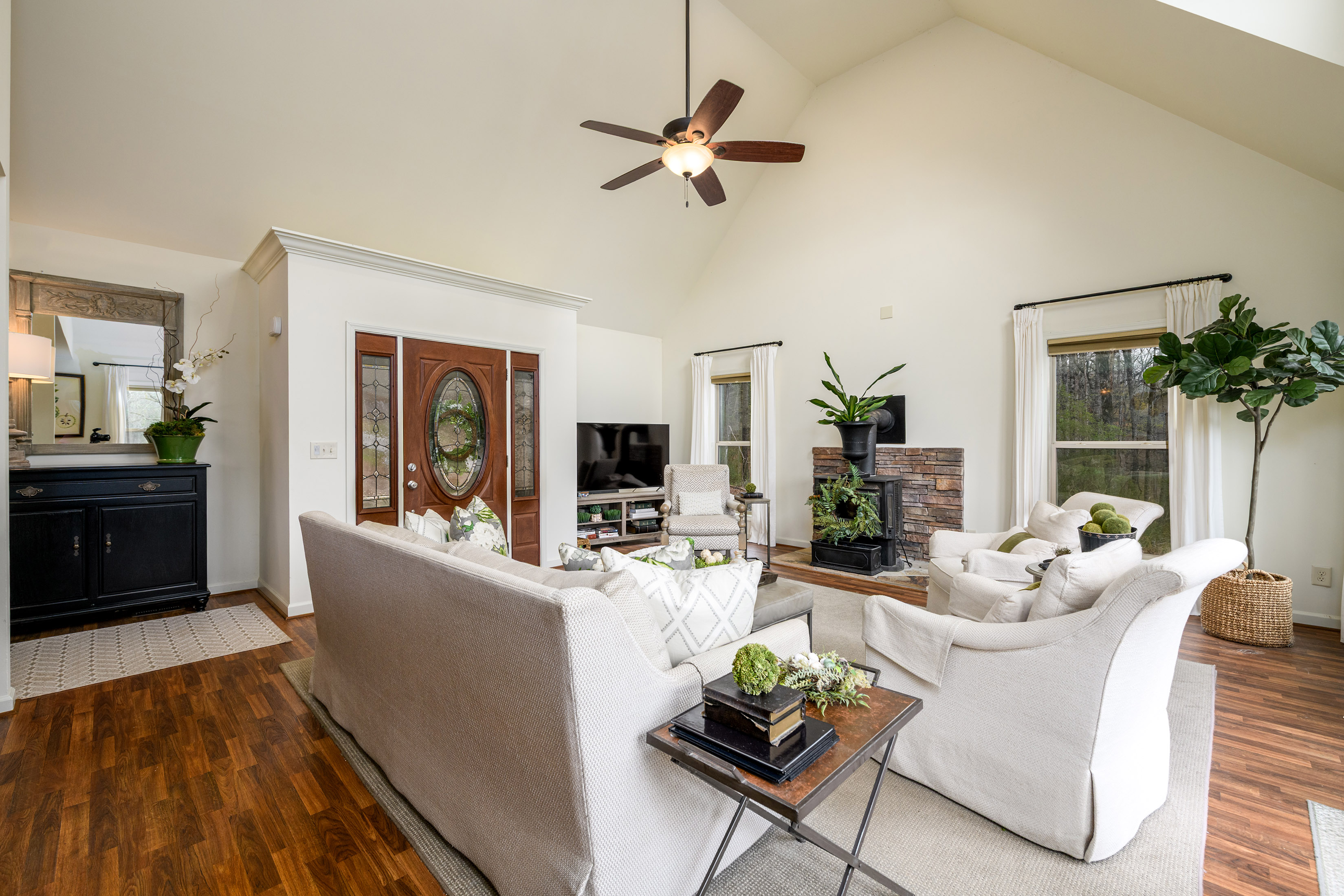  Lakefront Estate with Private Dock, Guest Home and Pool - 物件實景