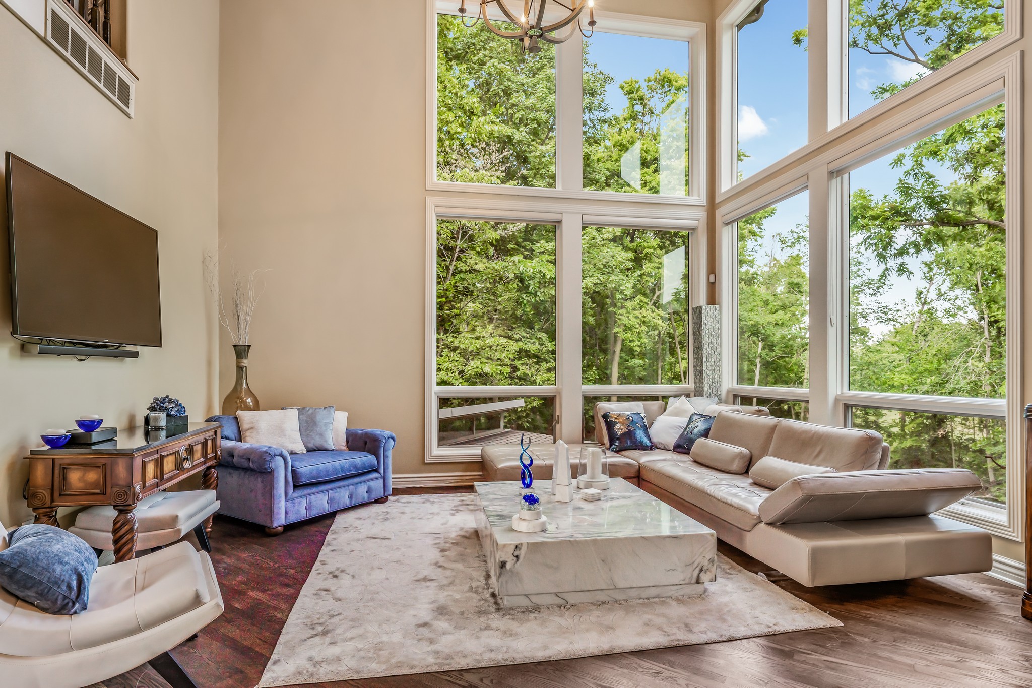  Exceptional Home Tucked Away on a Quiet Cul-De-Sac - 物件實景