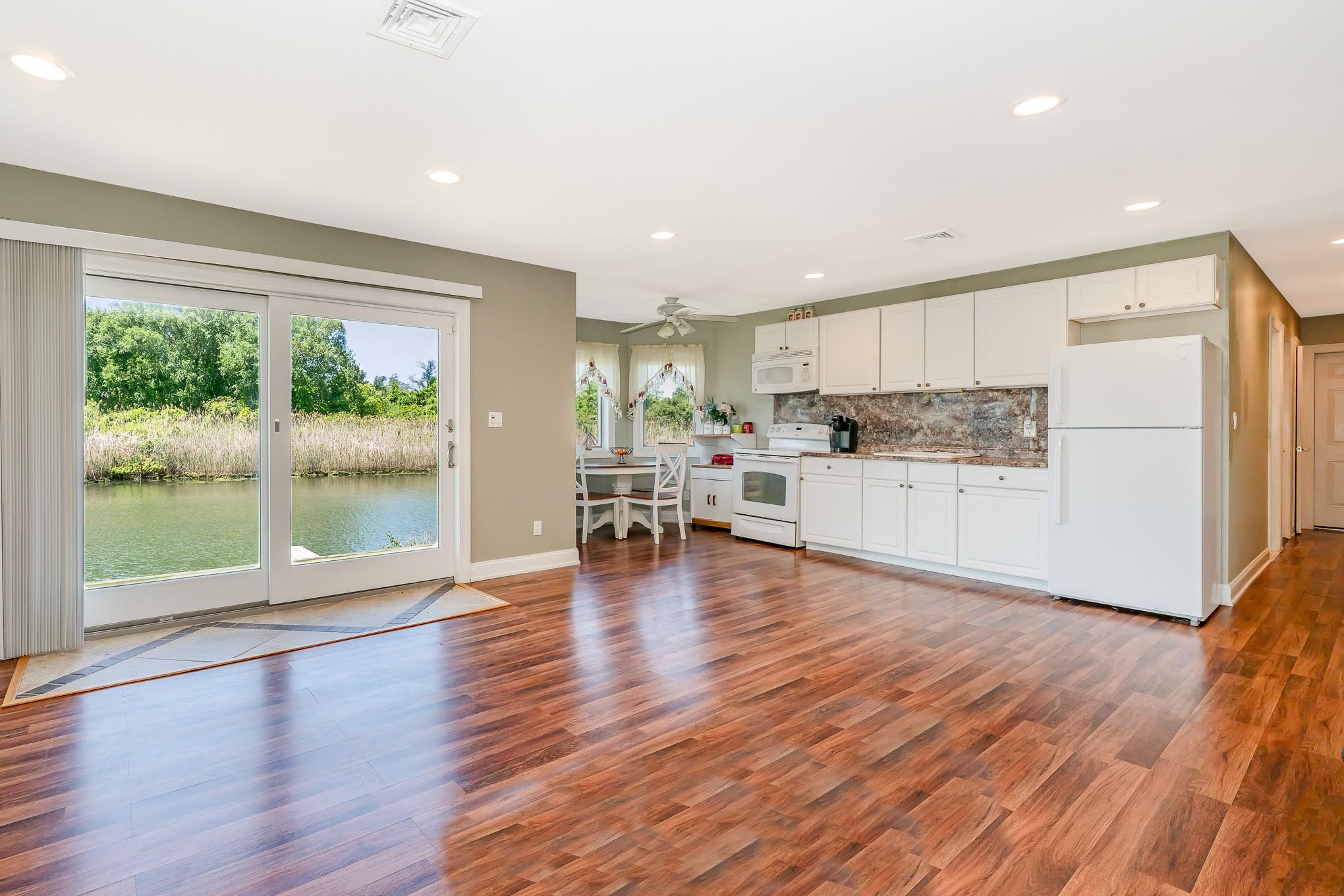 Seaford, New York, 11783, United States, 5 Bedrooms Bedrooms, ,3 BathroomsBathrooms,Residential,For Sale,1943505