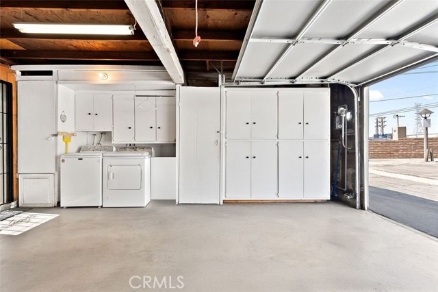 South Gate, California, 90280, United States, 4 Bedrooms Bedrooms, ,3 BathroomsBathrooms,Residential,For Sale,1937143