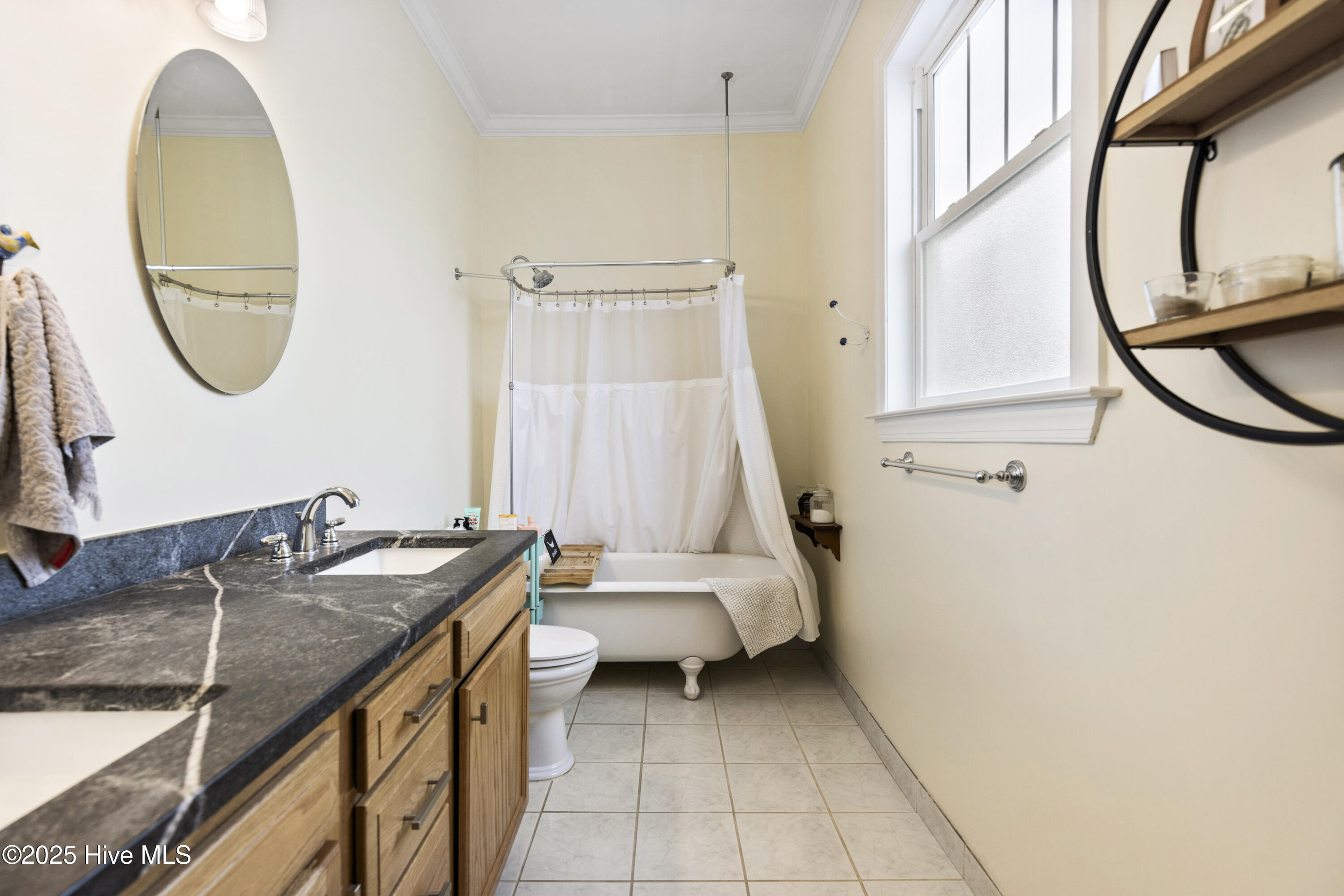 Wilmington, North Carolina, 28401, United States, 4 Bedrooms Bedrooms, ,3 BathroomsBathrooms,Residential,For Sale,1882857