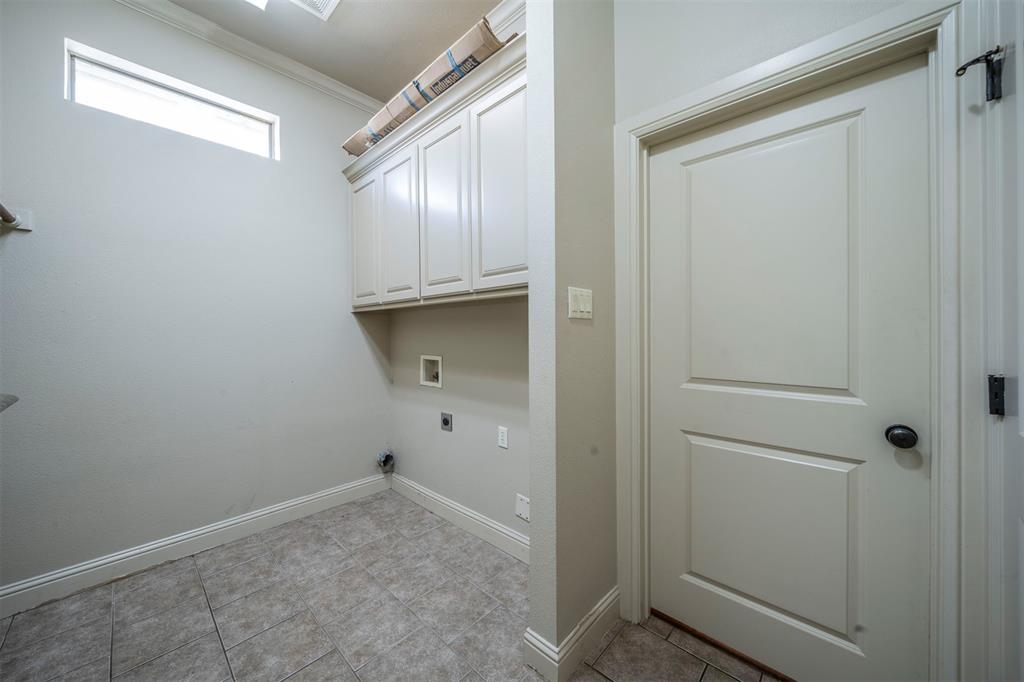 Arlington, Texas, 76017, United States, 4 Bedrooms Bedrooms, ,5 BathroomsBathrooms,Residential,For Sale,1982426