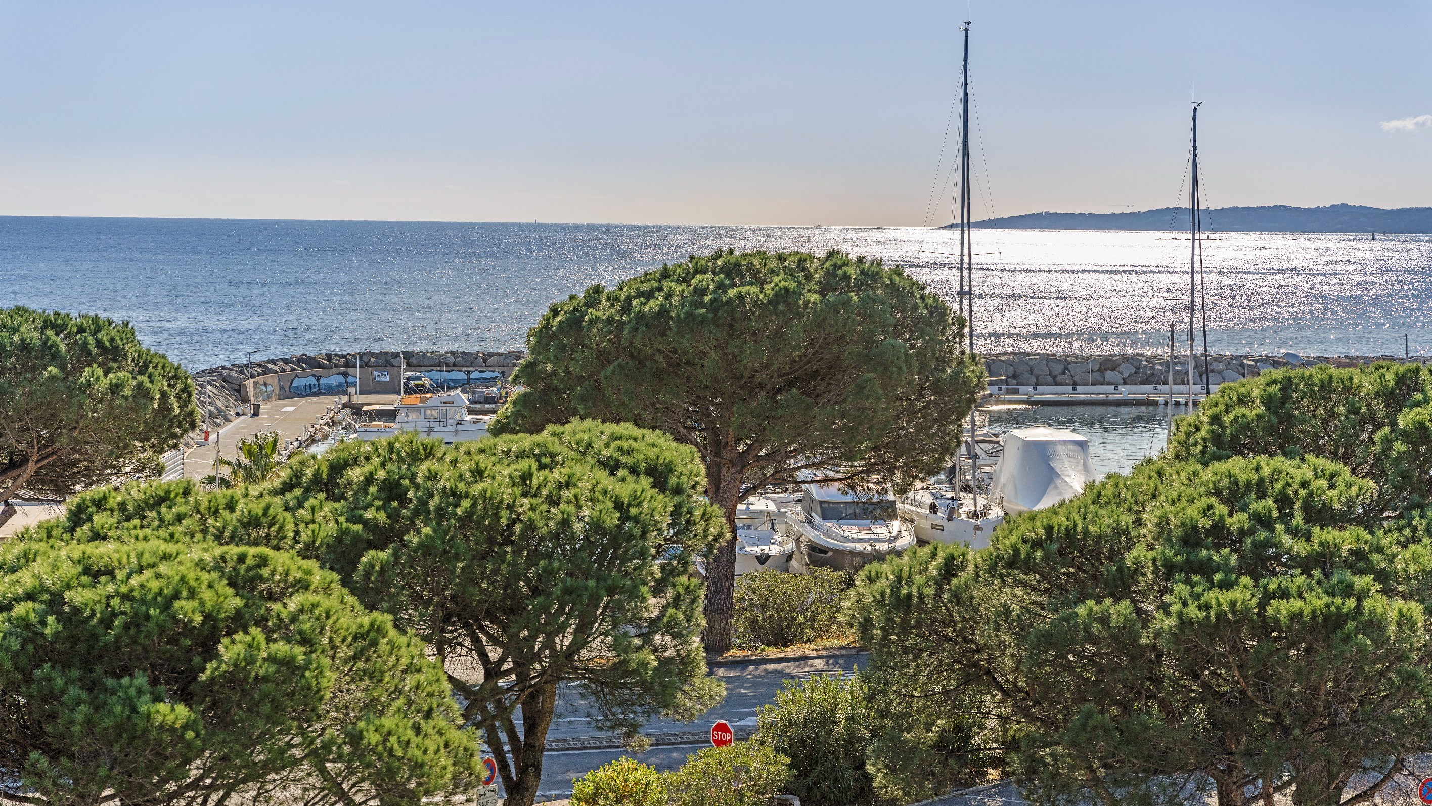  Luxury penthouse with 200 sqm rooftop terrace and sea views in Les Issambres - 物件實景