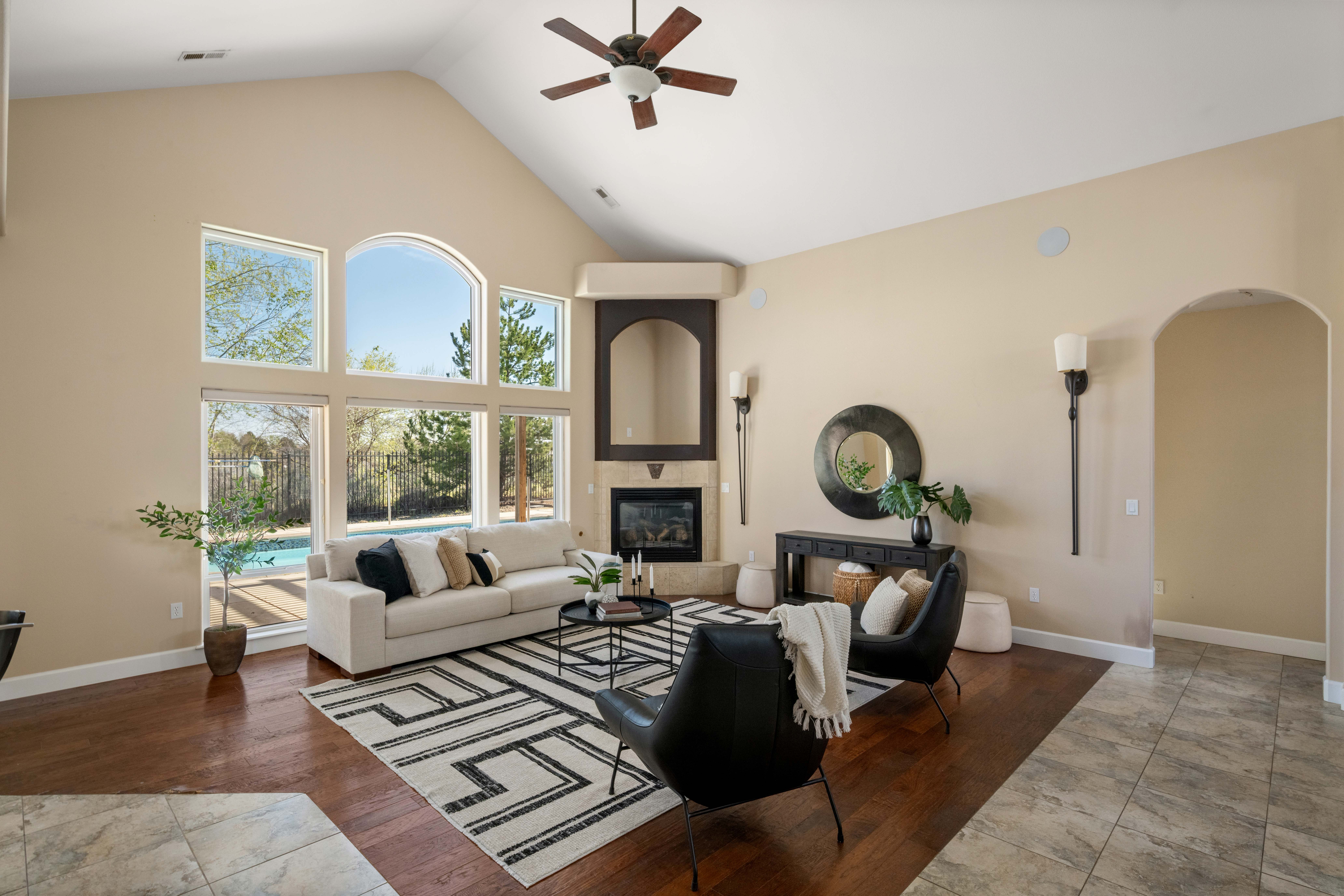  Pool, Course Frontage, Outdoor Kitchen &More - 物件實景