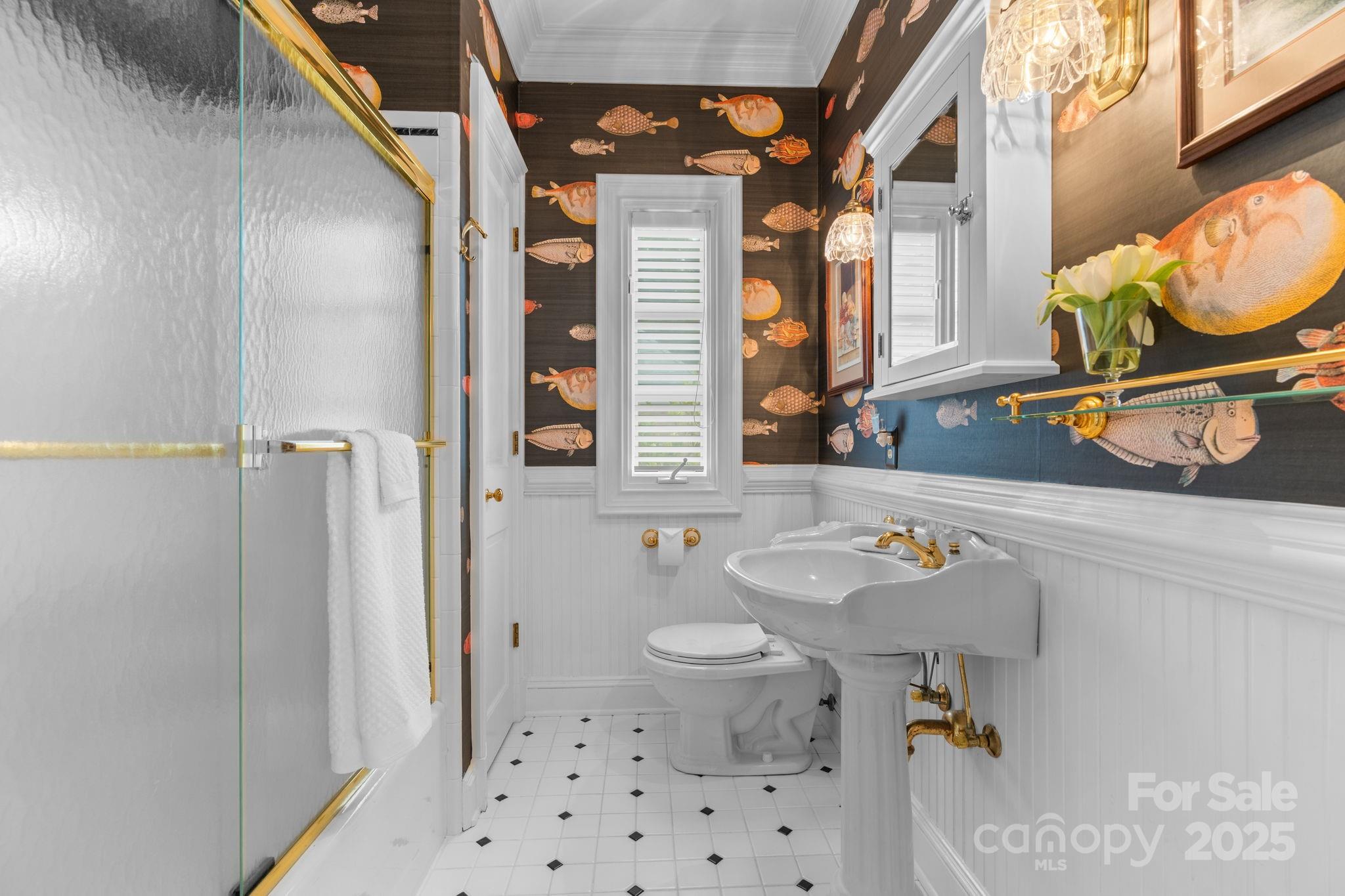 Hickory, North Carolina, 28601, United States, 4 Bedrooms Bedrooms, ,5 BathroomsBathrooms,Residential,For Sale,1942253
