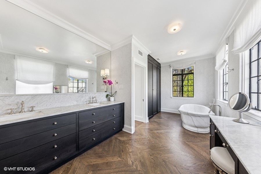 Hinsdale, Illinois, 60521, United States, 6 Bedrooms Bedrooms, ,7 BathroomsBathrooms,Residential,For Sale,1903605