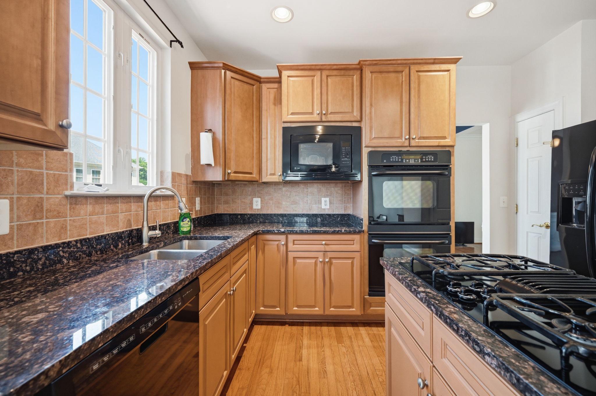 Triangle, Virginia, 22172, United States, 5 Bedrooms Bedrooms, ,4 BathroomsBathrooms,Residential,For Sale,2048381